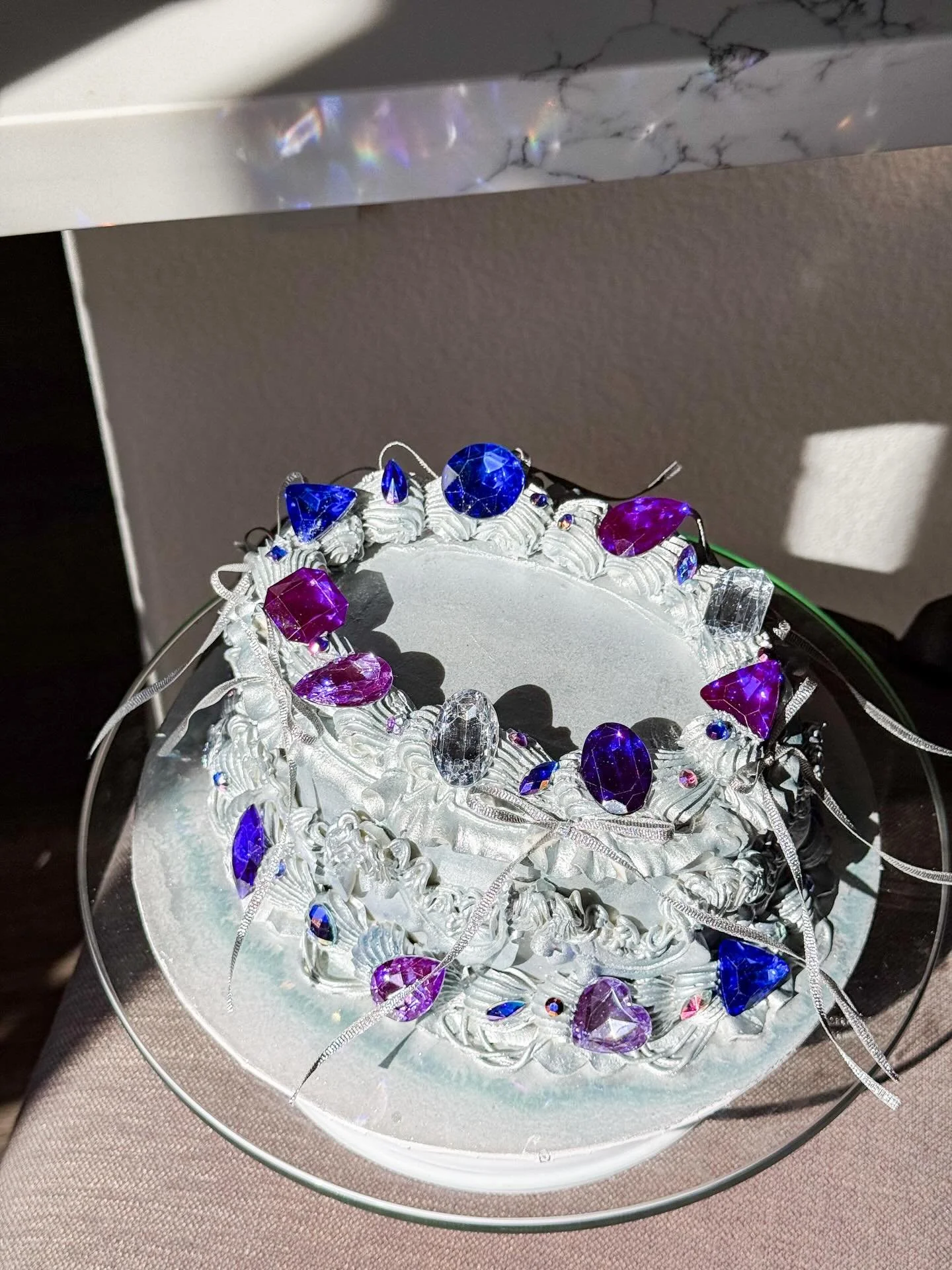 silver + rhinestones 💍🪙🩶💎

full creative freedom &amp; playing with my airbrush machine, testing new silver pigments and in my element to try new styles is top priority for me this year.

For years I&rsquo;ve only baked and decorated what I was h