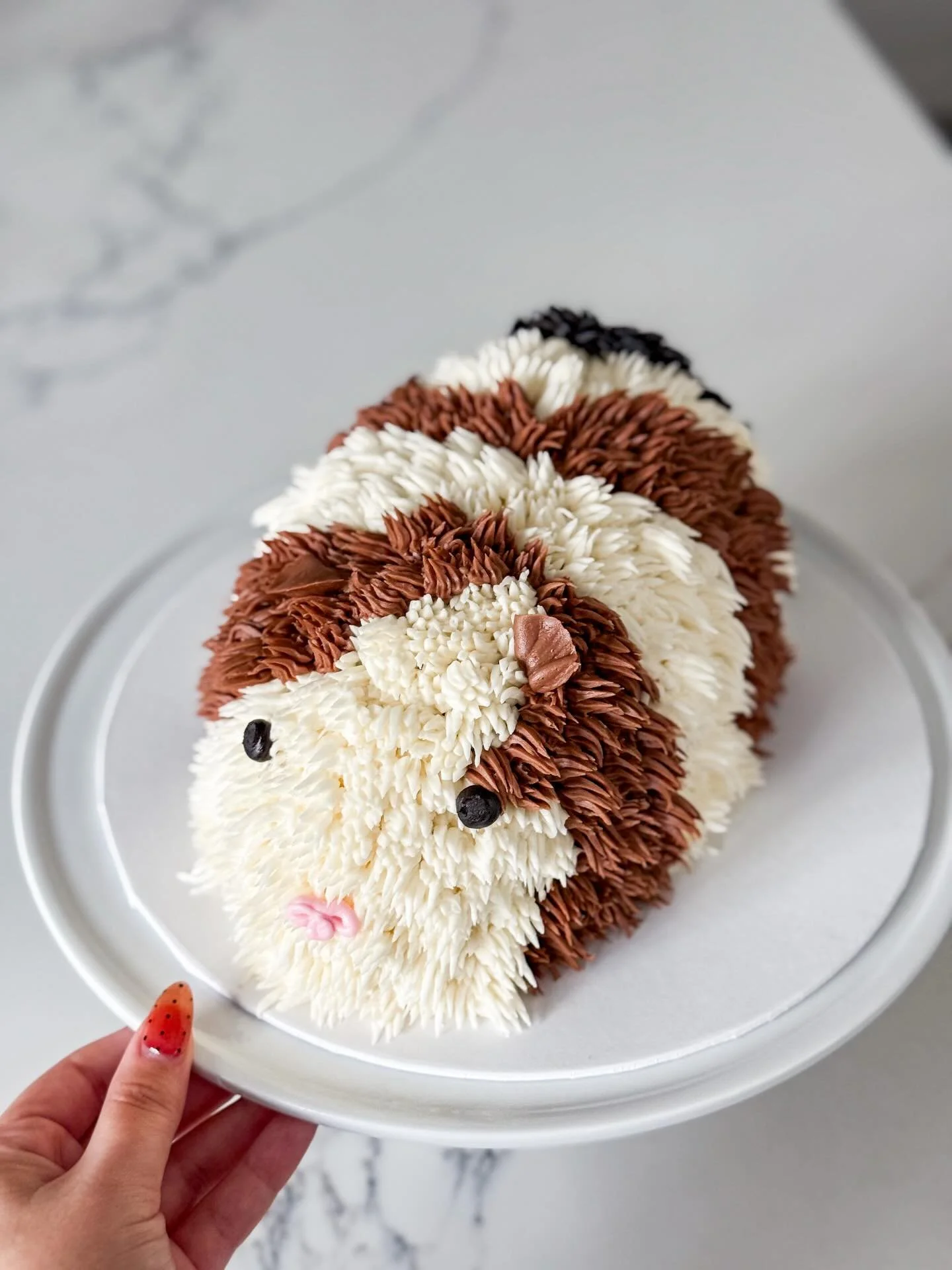 guinea pig 🐹

a returning customer @fancyfeetdance texted me asking &ldquo;is it crazy if I wanted a cake in the shape of a guinea pig?&rdquo; &mdash; I then replied &mdash; &ldquo;say less&rdquo;

thus the guinea pig cake was born! this was such a 