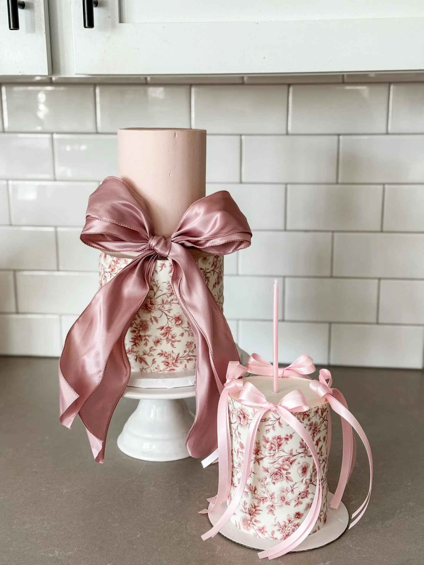 bows x dior 🎀

when I get a text from @dragonflyeventsco, I KNOW the order is going to be good 🫶🏽

dreamy setup for such cutie cakes! edible image wrapping &amp; satin bows ✨

birthday girl / cake inspo / bow cake / dior cake / dior / buttercream 