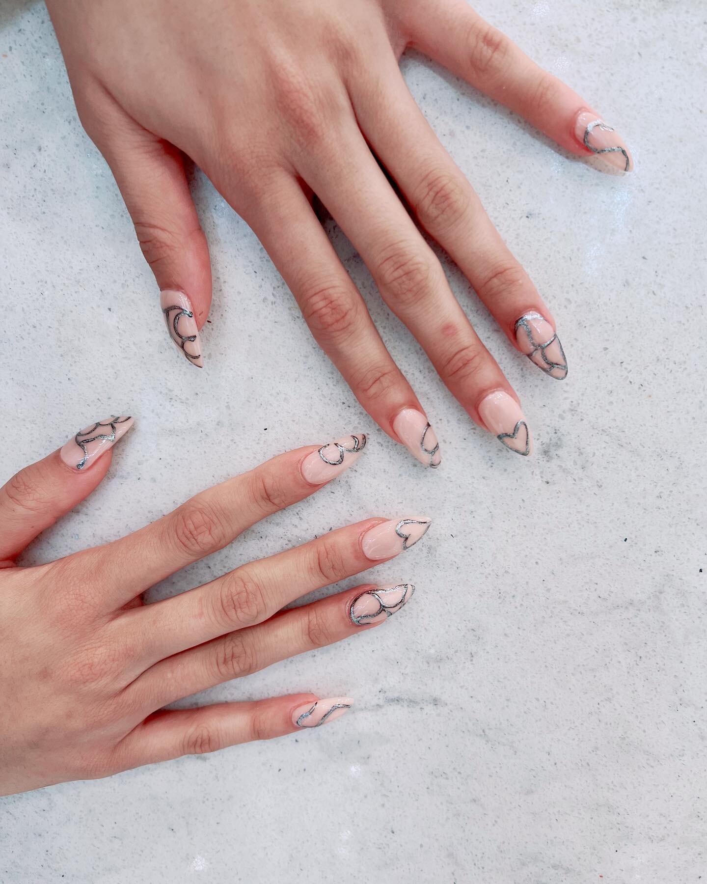 There&rsquo;s nothing a fresh manicure can&rsquo;t fix! 

#blumnailbar #metallicnails #nails #nailart #trendynailsalon #nailsofinstagram #manicure #naildesigns #nailstyles #athensga #trendynails #opi #chisel #dnd #zblend #beauty