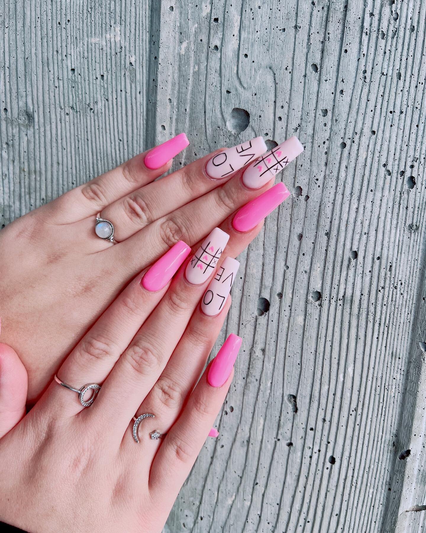 Wear pink and make the boy wink 😉 

#blumnailbar #nails #nailart #trendynailsalon #nailsofinstagram #manicure #naildesigns #nailstyles #athensga #trendynails #opi #chisel #dnd #zblend #beauty #pinknails