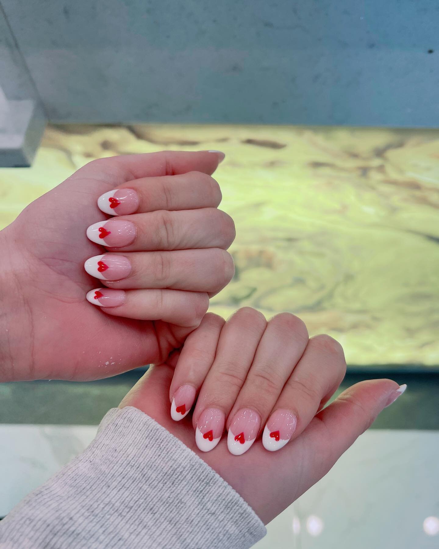 we&rsquo;re feeling all of the love in the air 💞 come by for your valentine&rsquo;s day nails before it&rsquo;s too late! 

#blumnailbar #nails #nailart #trendynailsalon #nailsofinstagram #manicure #naildesigns #nailstyles #athensga #trendynails #op