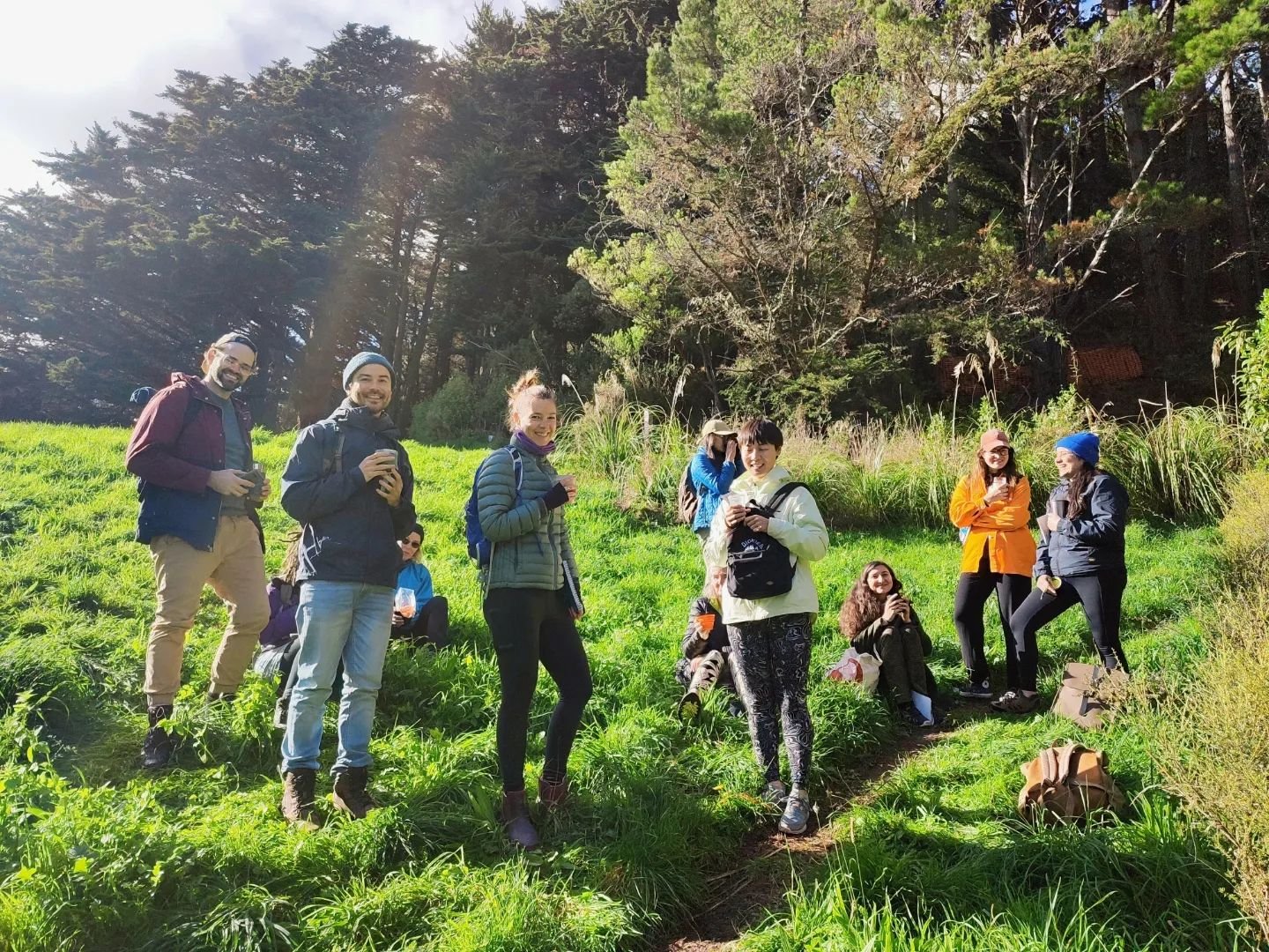 Autumn Foraging Workshop 🍃 such a beautiful fresh Autumn day in nature with a lovely group of foragers! 
There's such an abundance of lush greens, medicinal roots and dried seeds to be foraged at the moment 🧺
We had a delicious &amp; well deserved 