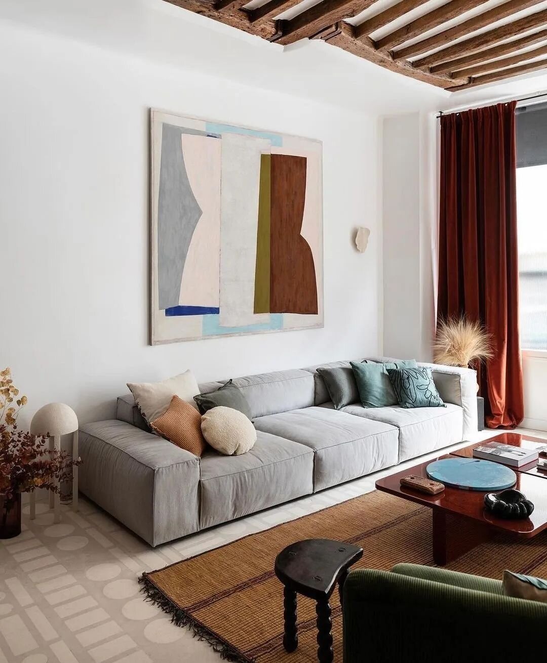 Parisian design style from @batiikstudio, bringing artists @__roule__ and @clement.mancini into this textural , layered space.

Interior designers and artists are the perfect pairing 🥂. DM us if you are an artist who is interested in connecting with