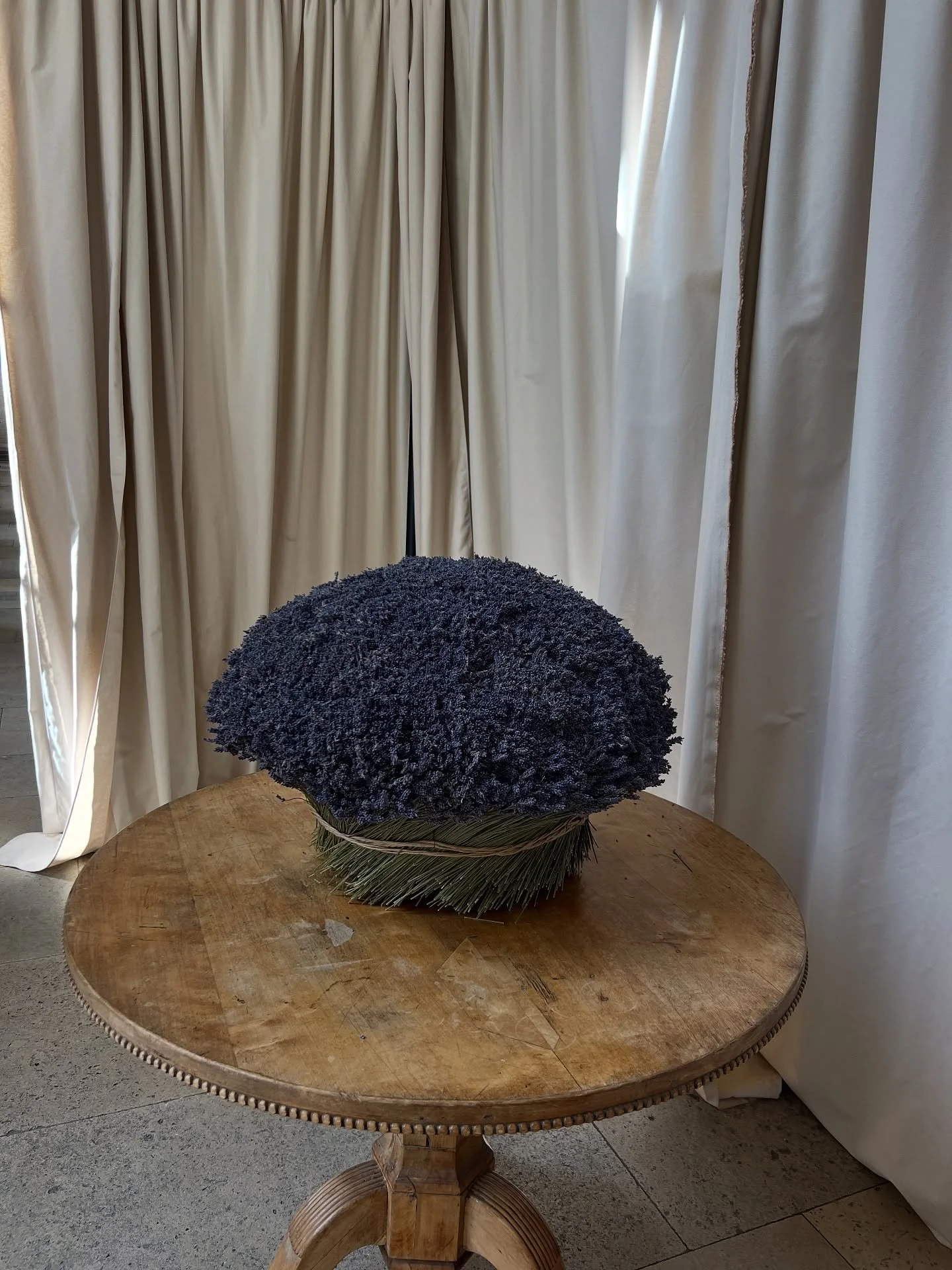 Pure Poetry: &ldquo;Mythes&rdquo; by Simon Porte Jacquemus 

About two weeks ago, I had the chance to visit the short-term gallery exhibition by @simon_porte_jacquemus. 

The gallery experience told a story from room to room about the simple pleasure