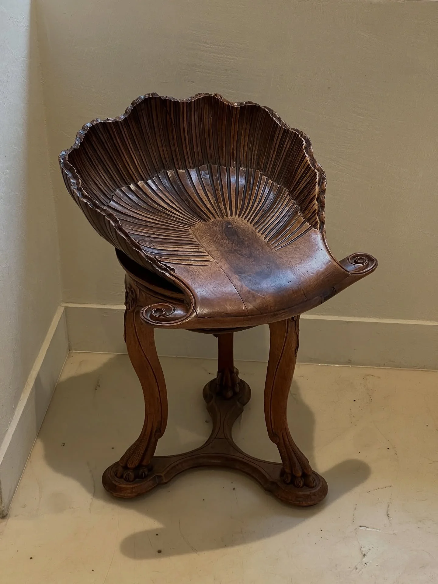 Falling in love with fall 

October recap ~ What I wore, Where I went, &amp; What I ate during the most autumnal month in Paris 

Extra addition ~ quick beauty edit and current inspo 

Link in bio xx