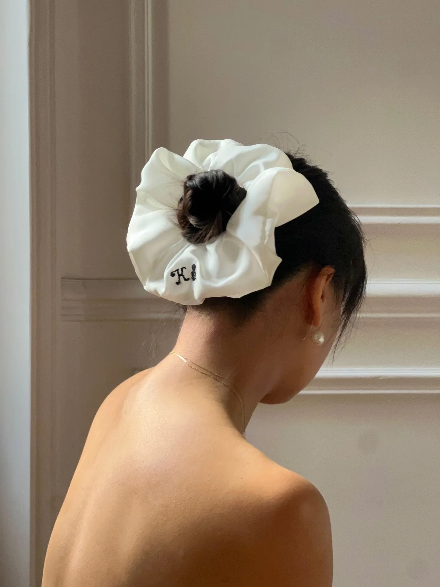 Morning light with @maisonmagdalenna 

Handmade in Romania with 100% silk. The most special hair accessory I&rsquo;ll treasure forever. Merci @magdalenabuzdugan