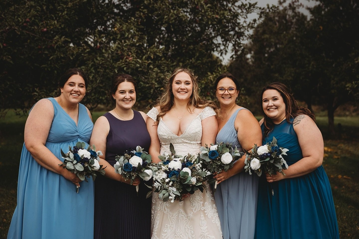 I absolutely love the multi-color bridesmaid dress trend, I think it looks so put together in your own unique way. How beautiful are these ladies!?
&bull;&bull;&bull;
📸: @mandmterryphotography