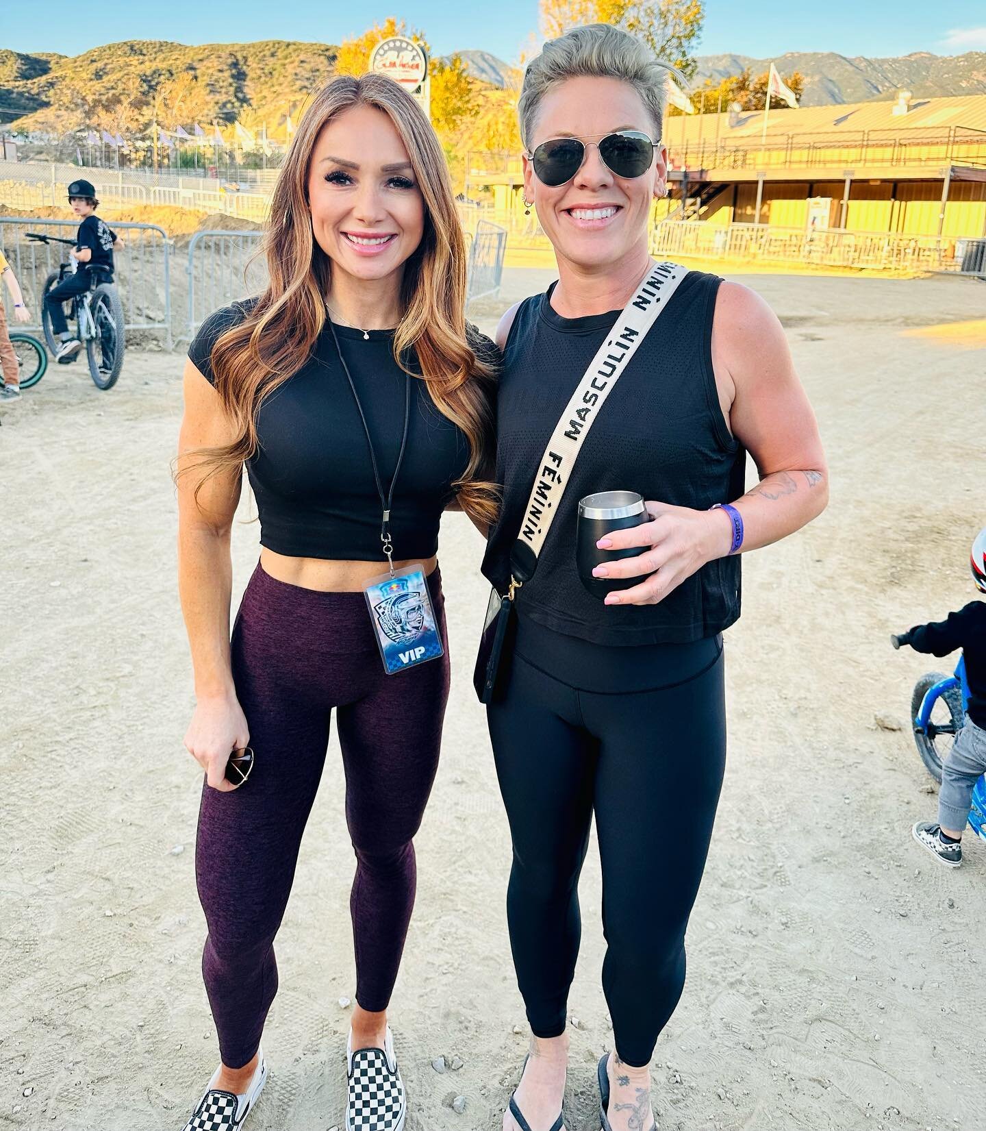 💗is my fav!!

Really enjoying my time away this weekend, with new people, new experiences, and new memories 🥰

Hope your weekend is just as fantastic. 

xoxo- Breanne
.
.
.
#dayinthedirt #fasthousemotocrew #braap #motolife #thanksgivingweekend
