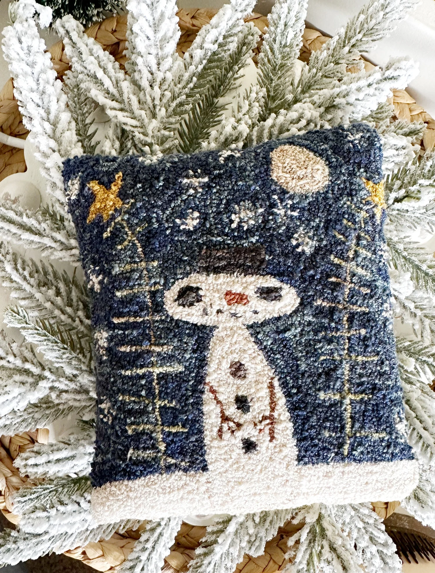 Wintery Snowman Punchneedle PDF — Lucy Beam