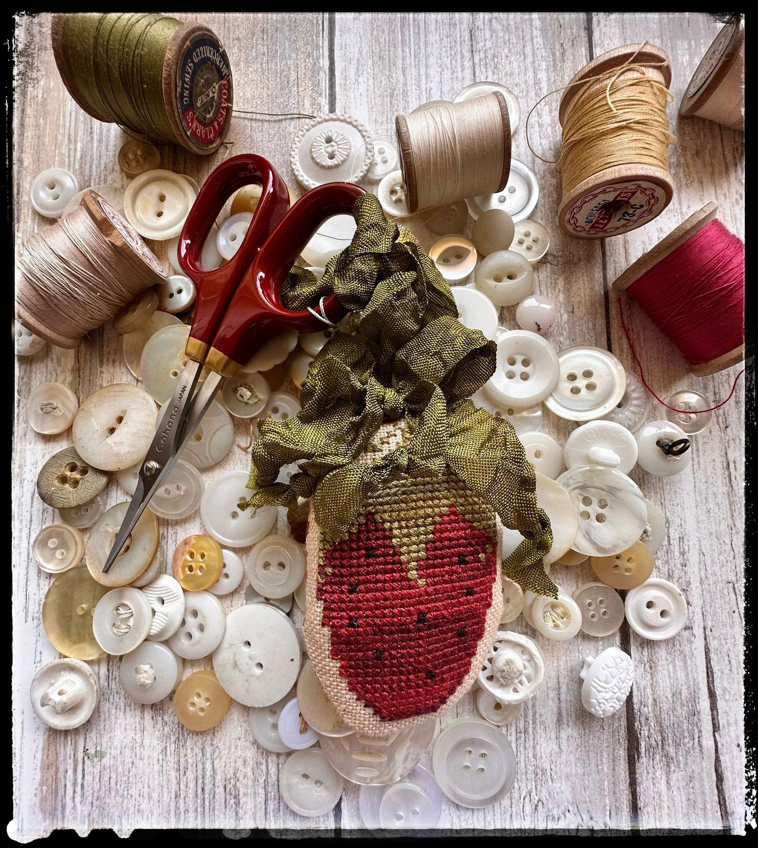 Strawberry Scissor Fob PDF Chart