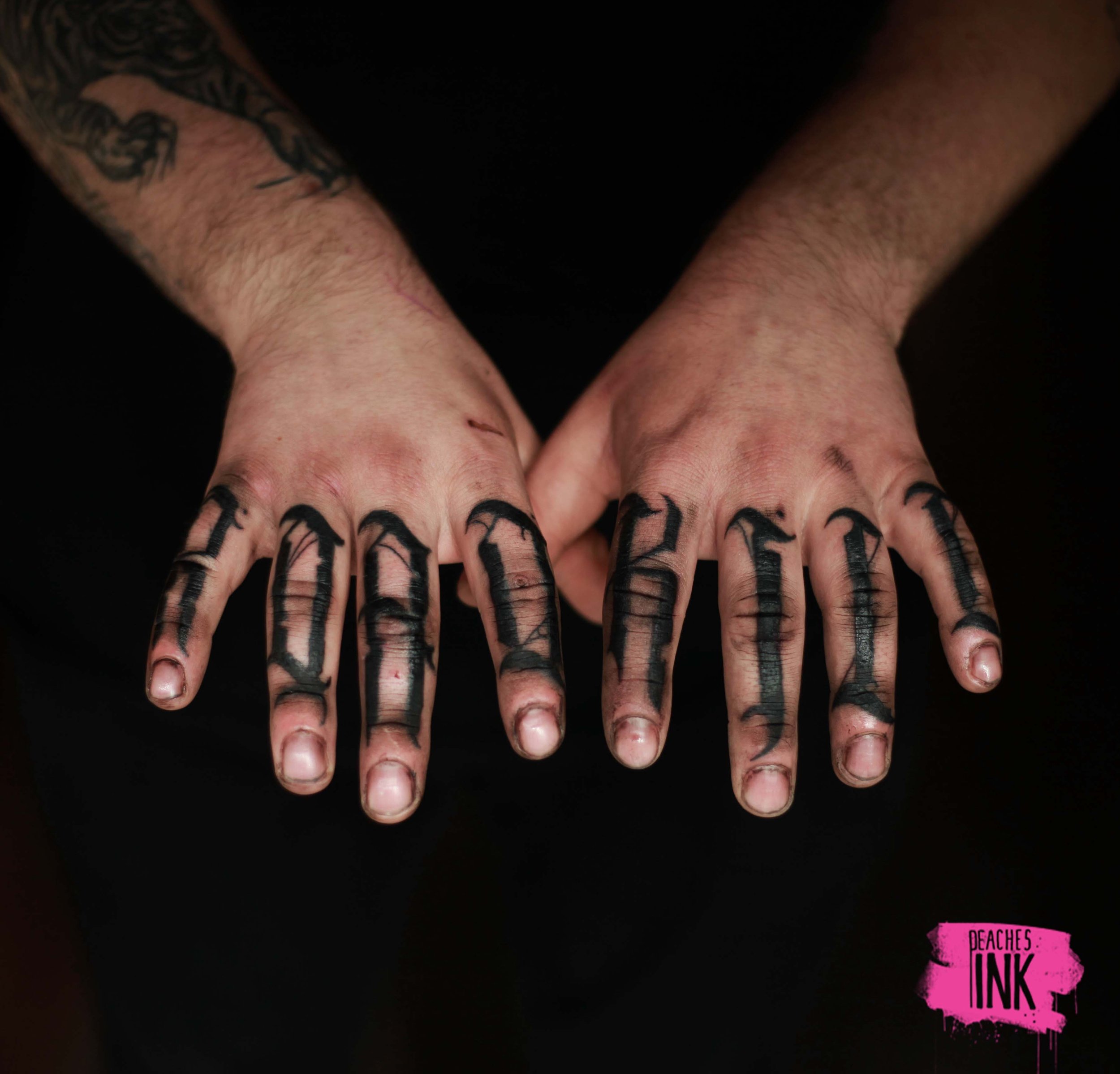 roadkill.script.fingers.one.jpg