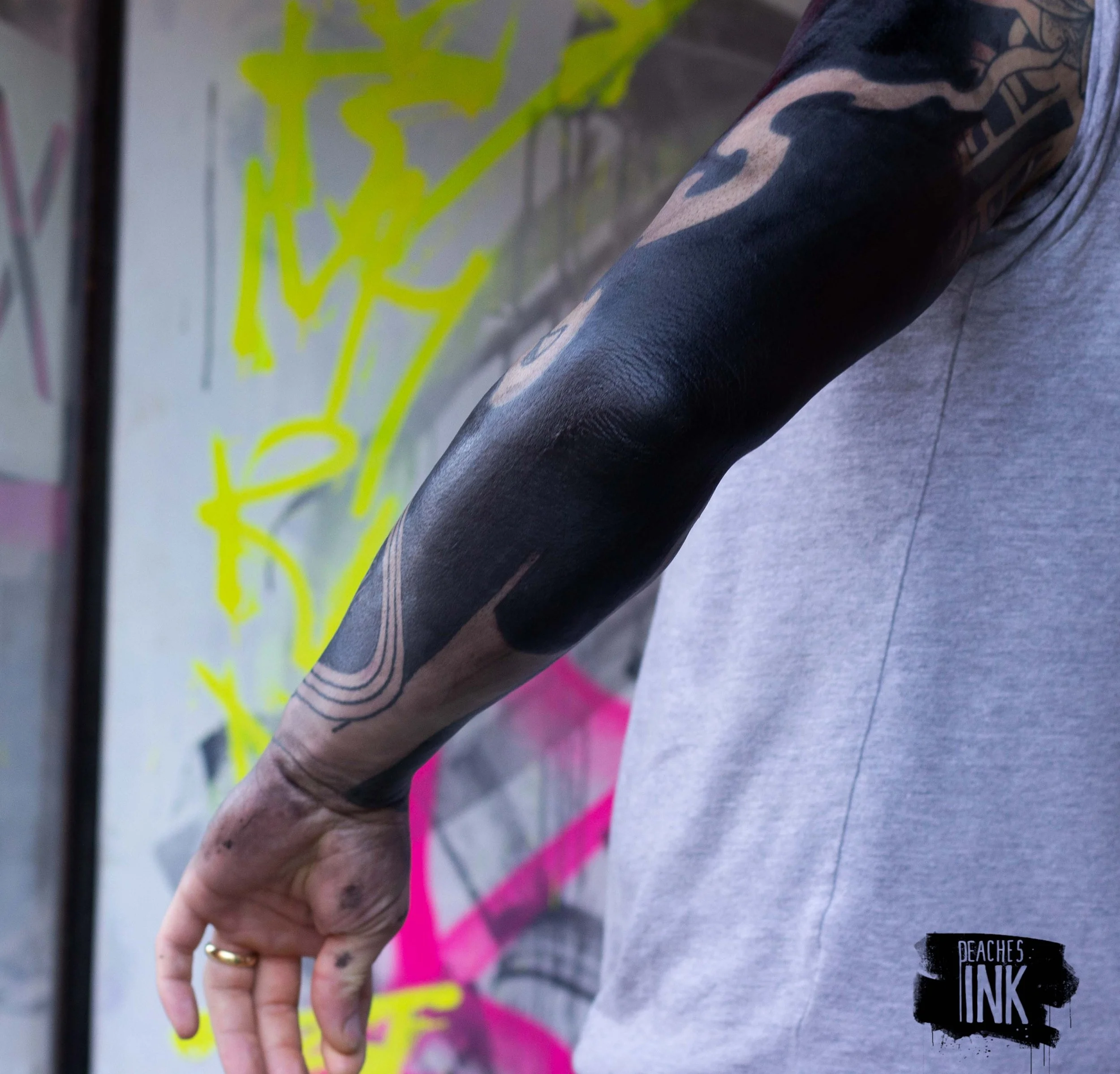 blk,geo sleeve two.jpg