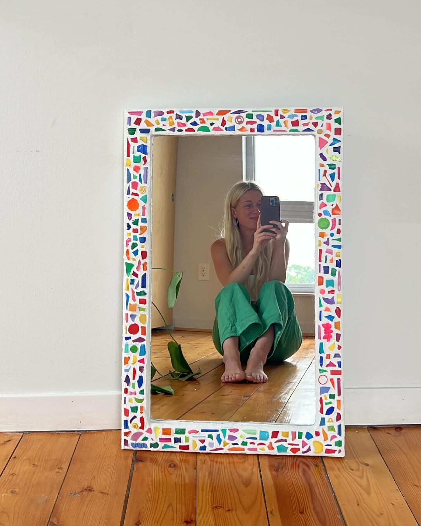 299 plastic bits later, this was the second trashy mirror I made last summer while experimenting and it still sparks joy every time I see it!! 🥲🌈

Buuut right now it&rsquo;s sitting on my floor because I can&rsquo;t decide which way to hang it, hor