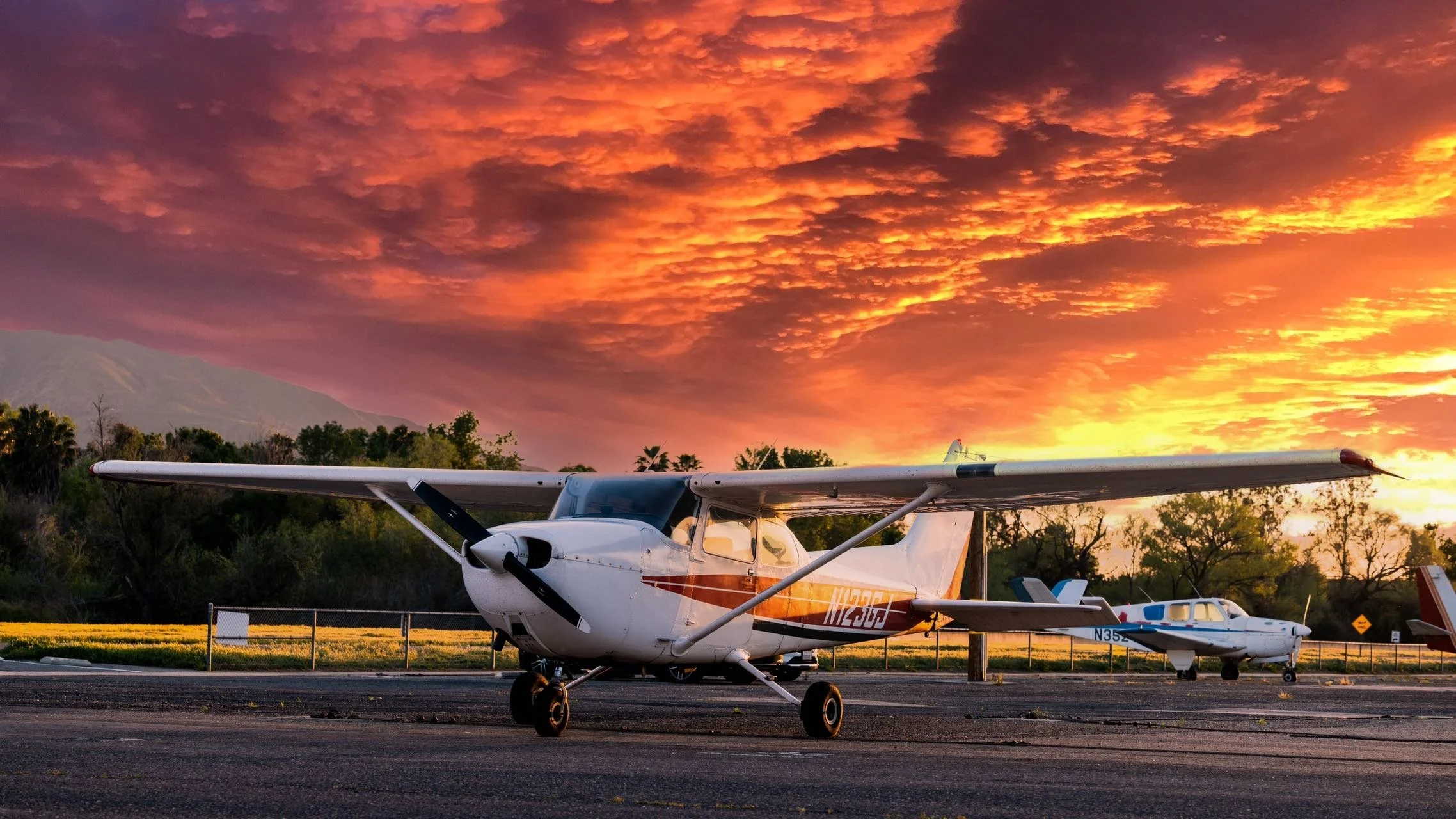 PLANE3.JPG