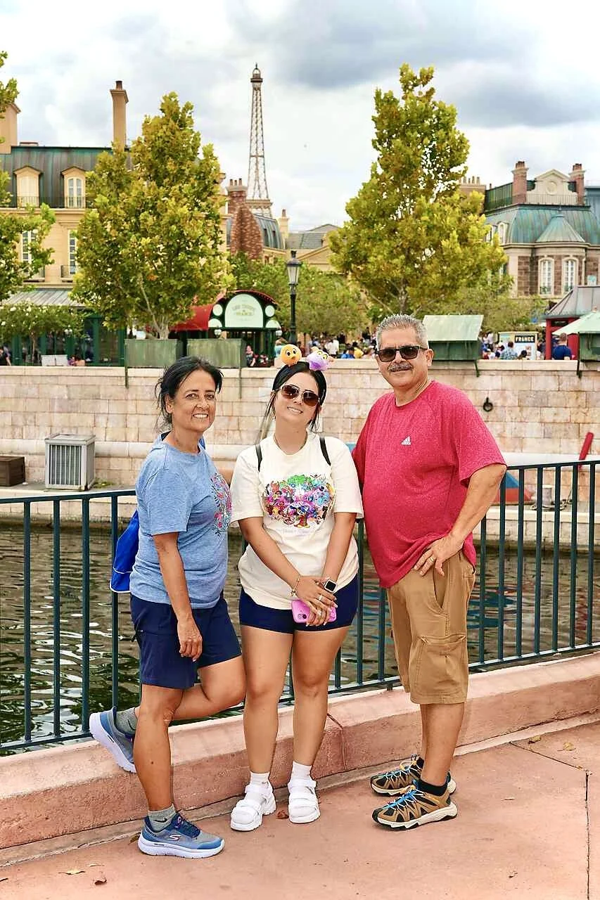 Cynthia with her husband, Tony, and dauther, Isabela, at Disney