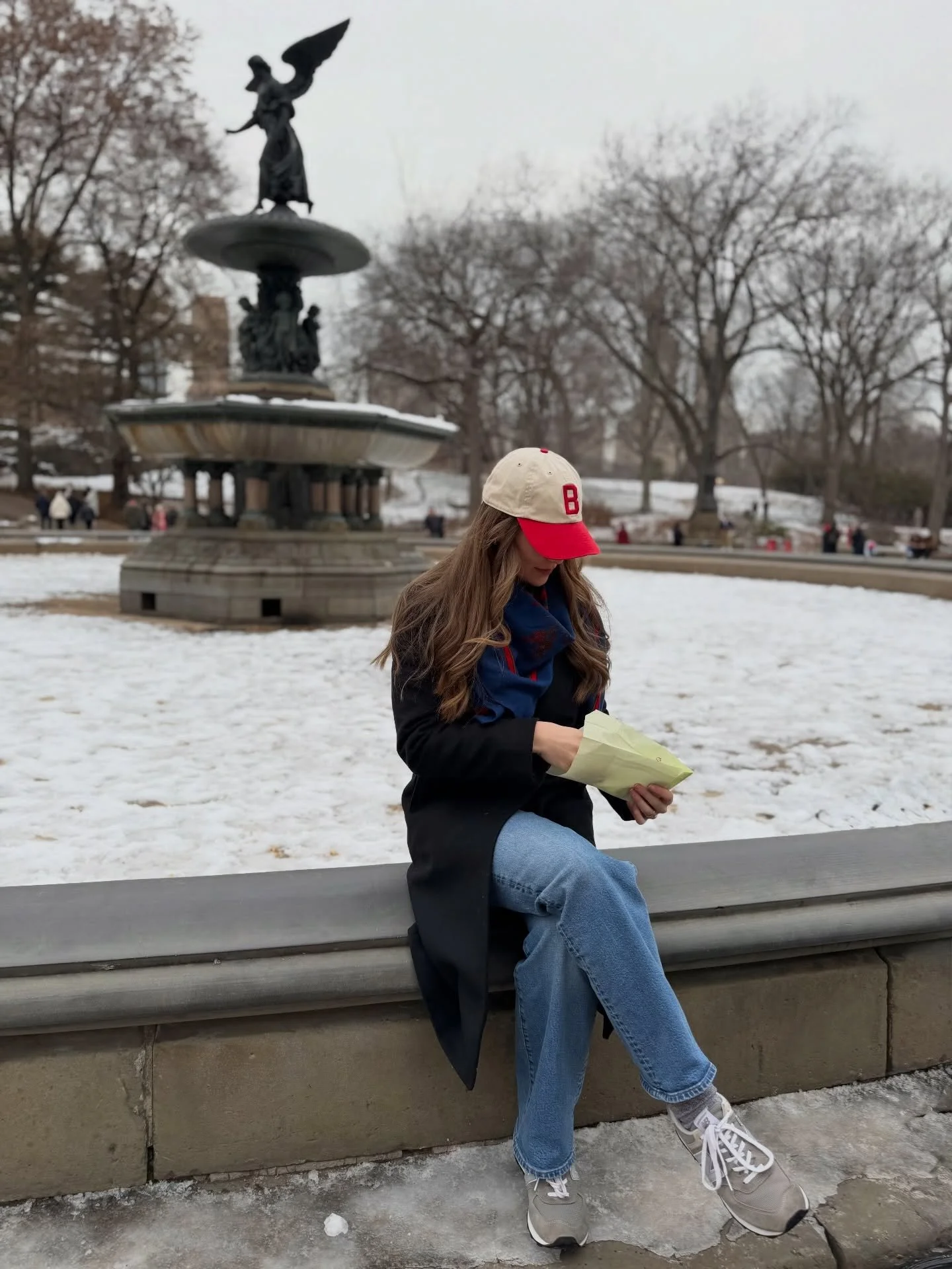 New York City during Christmastime✨ Save up to 75% on my @onequince outfit compared to other retailers!! Comment YES PLEASE and I will DM you the link to all the goodness. You can also click the link in my bio to shop!

My wool coat was the perfect w