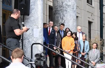 Löki at a pro defined benefit rally