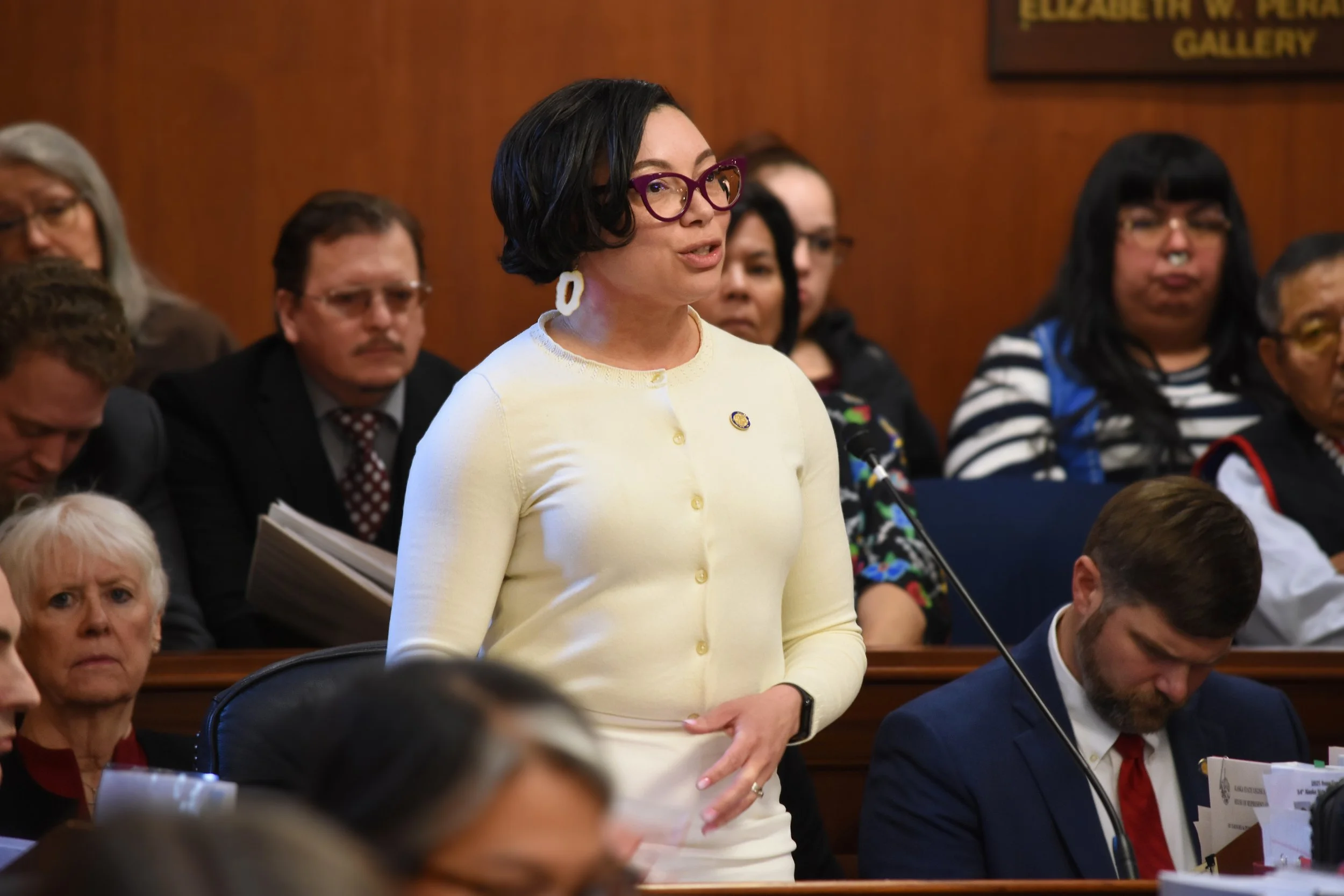 Löki speaking in a joint legislative session