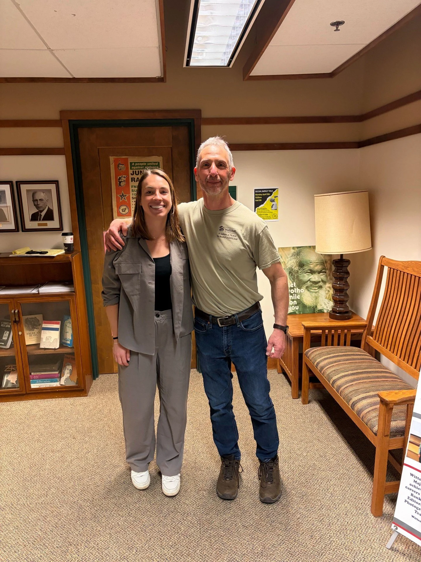 Some people change your path. Others help you change the world. 🌍 ⠀
Sarah Braden, Program Director at One for the World, recently returned to the classroom of the mentor who first sparked her impact journey: Dr. Rosenberg. ⠀
Through his work with @l