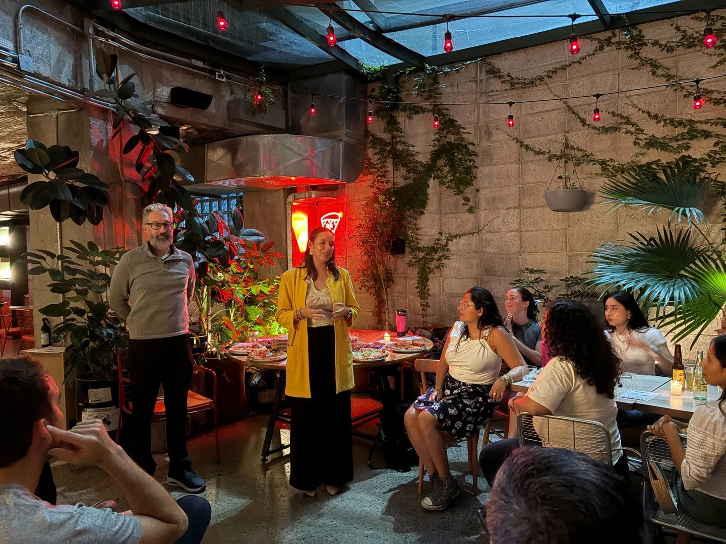 Trivia, pizza, and effective giving all in one night? S&iacute;, por favor. 🍕✨

Our OFTW M&eacute;xico Trivia Night brought people together in Condesa for a fun evening of connection, conversation, and learning how giving effectively can help reduce