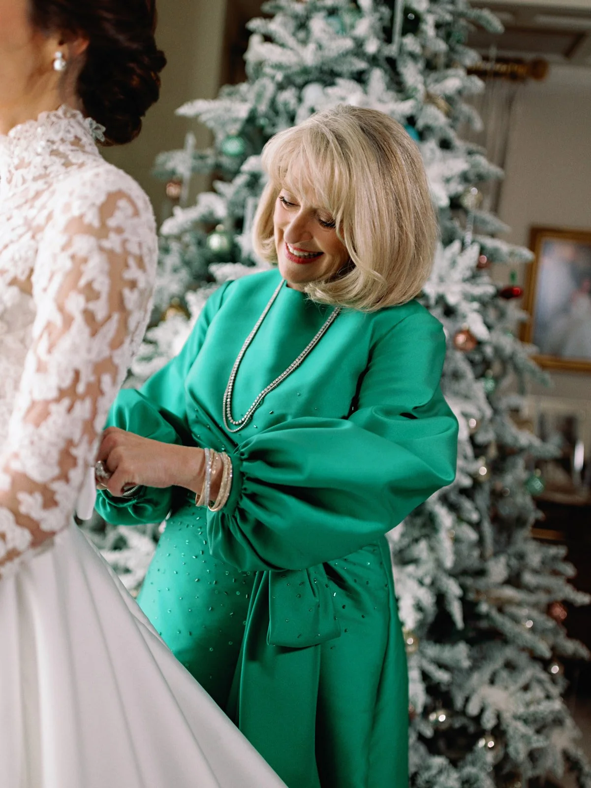 luxury-home-wedding-texas-mother-of-bride-getting-ready.jpg