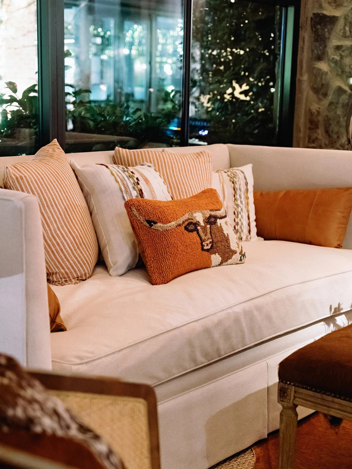 longhorn-luxe-lounge-vignette.jpg
