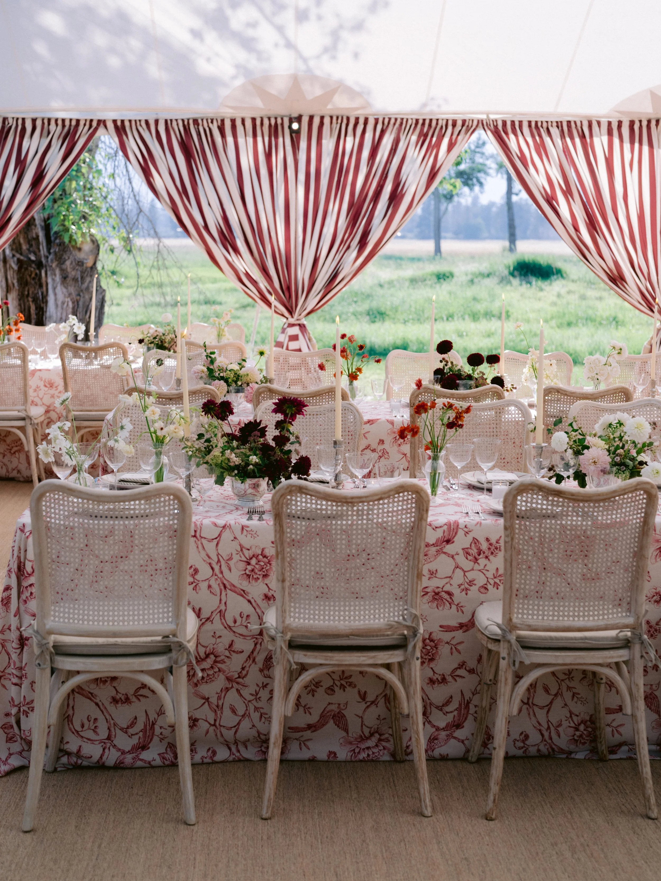 laurie-arons-special-events-montana-ranch-wedding-striped-tent-layers-of-pattern-toile-tablescape-cane-chairs.jpg
