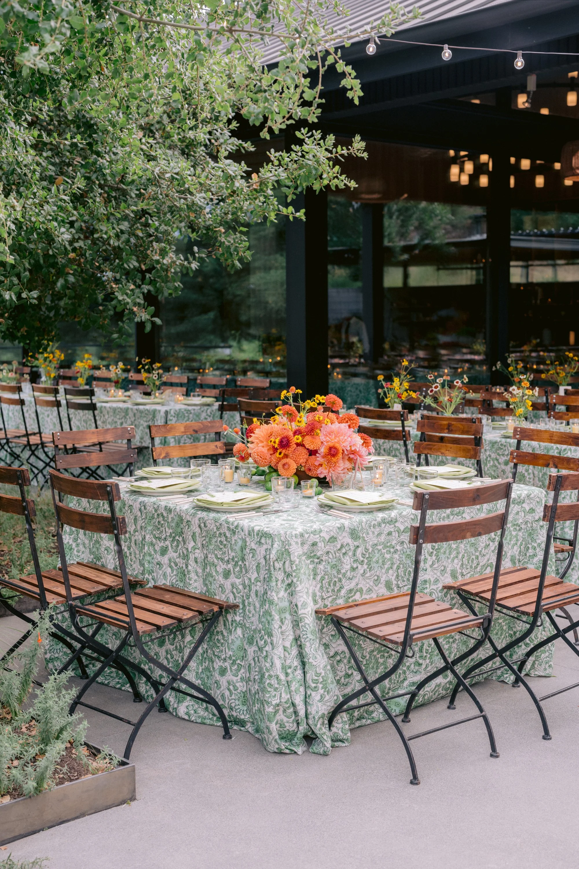 flowers-winery-wedding-green-block-print-table-dahlias.jpg