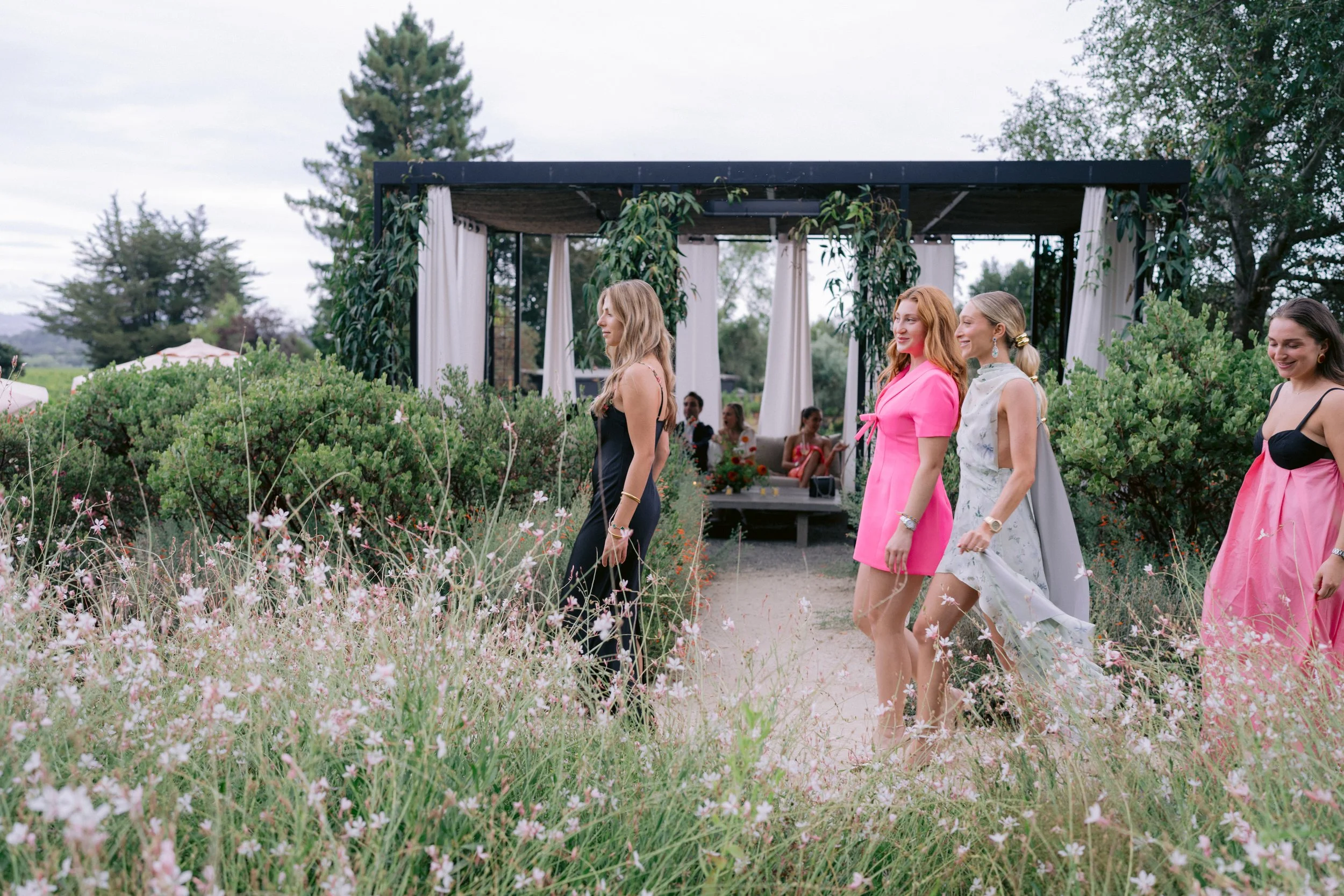 flowers-winery-wedding-welcome-party-guests-pergola-lounge.jpg