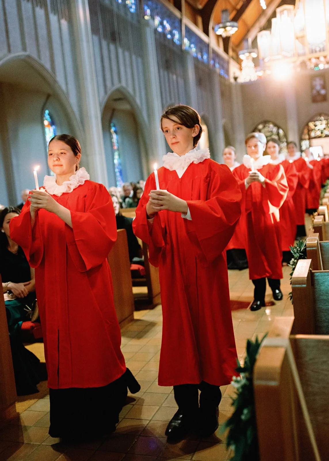 holiday-wedding-choir-candlelight-procession.jpg
