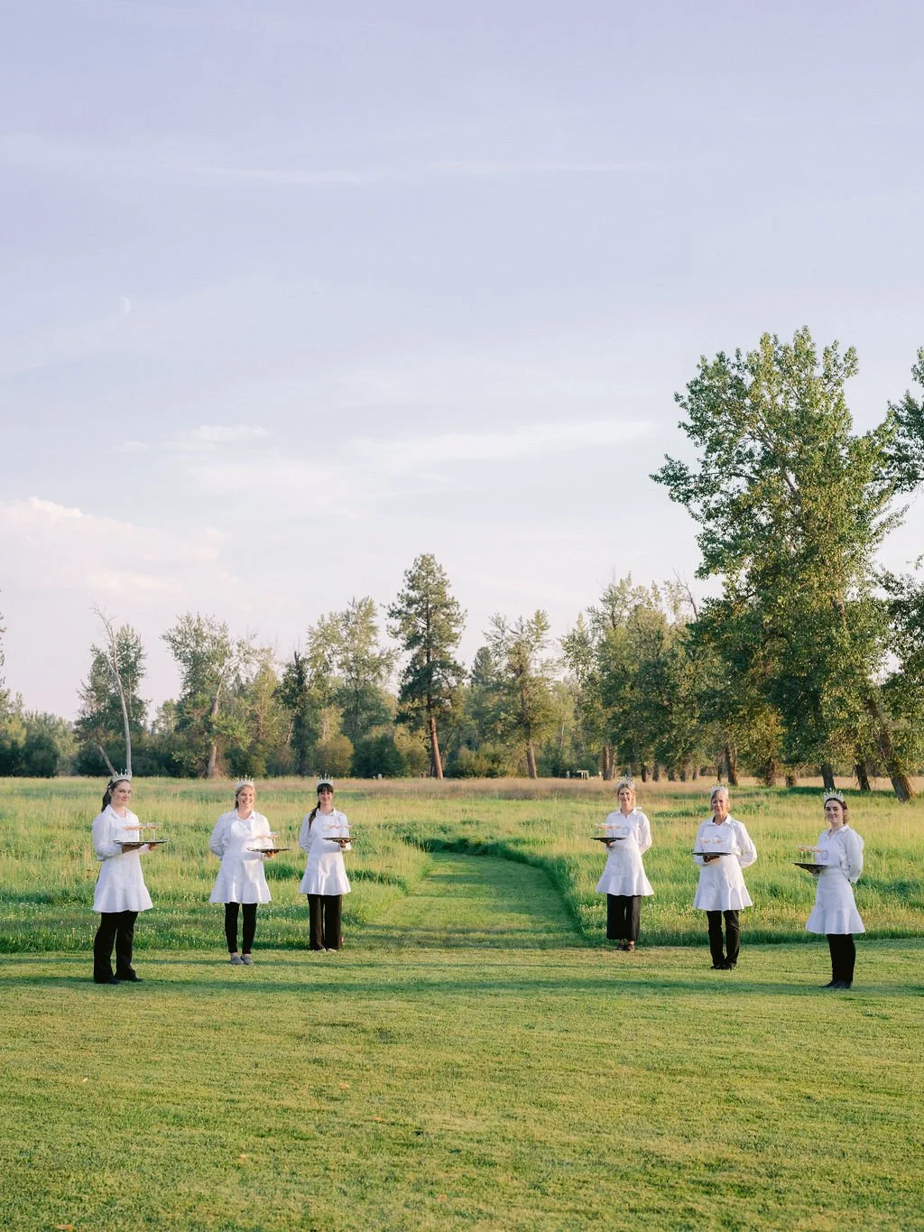 laurie-arons-special-events-montana-ranch-wedding-white-aproned-servers-meadow-seasonally-inspired-hospitality.jpg