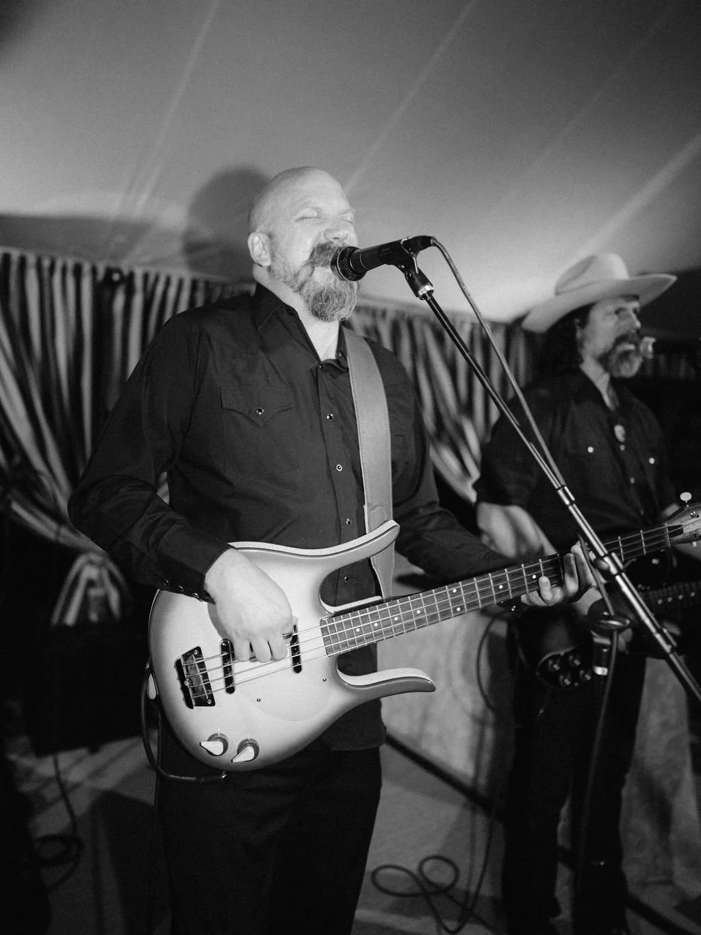 laurie-arons-special-events-montana-family-estate-wedding-live-western-band-striped-tent-reception-luxury-wedding-out-west-black-and-white.jpg