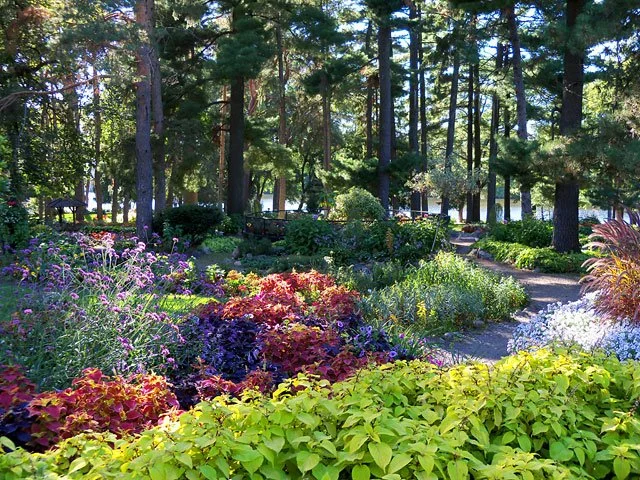Munsinger - Annual Art Fair in the Gardens