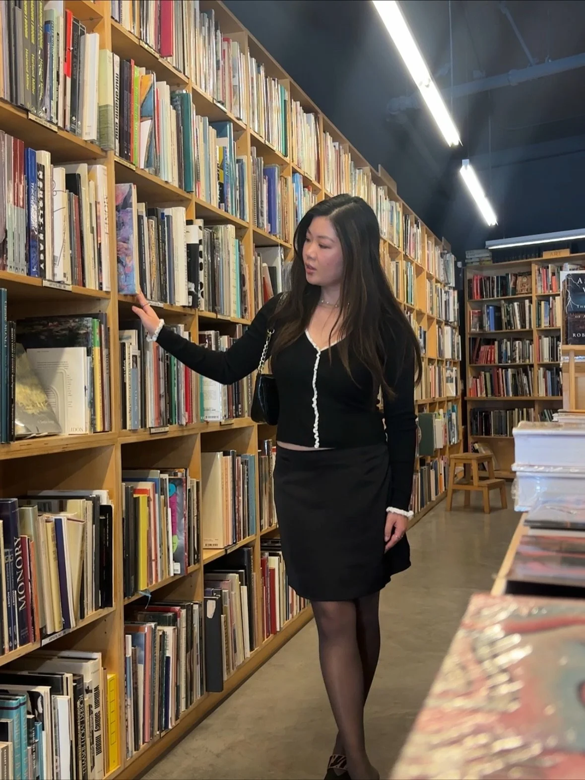 Rembrandt or Monet I can never decide 📚 @lucyparislabel 
.
.
.
.
#falloutfitinspiration #fallootd🍁 #falloutfitinspo #autumnoutfitideas #autumnoutfitinspo #casualchicstyle #pinterestinspo #xoxo_tiana_xoxo