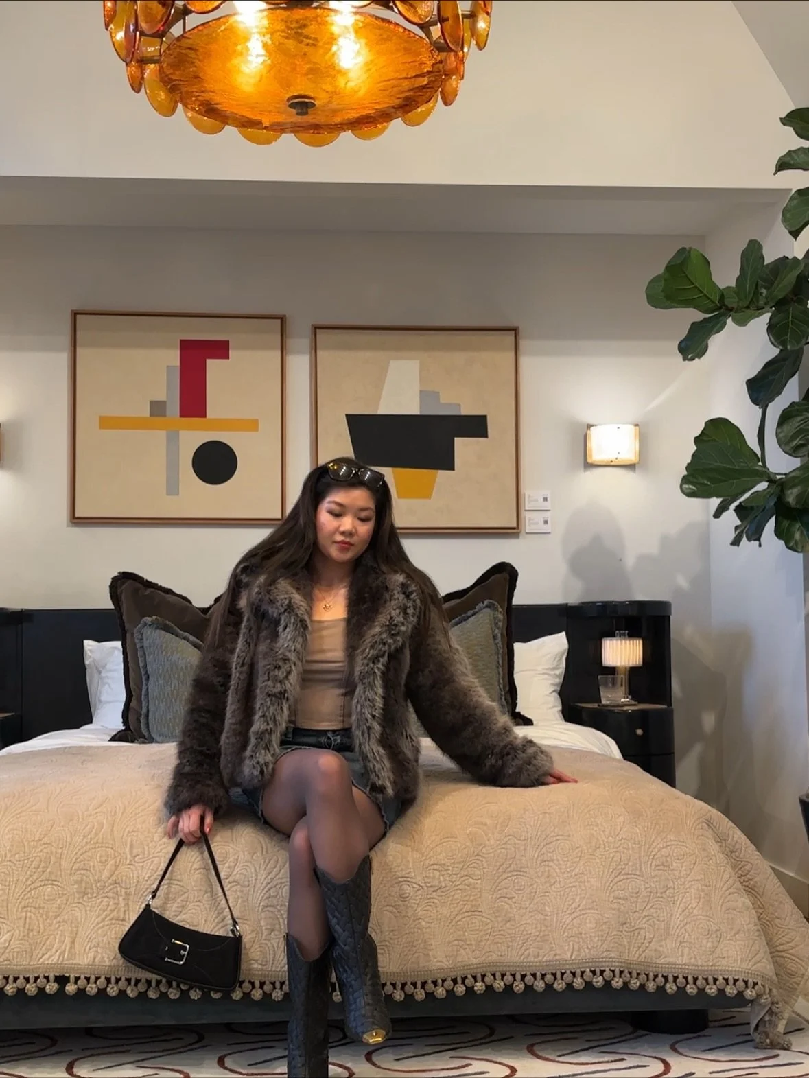 I&rsquo;m being faux real @lovestitchclothing 🖤
.
.
.
.
#lovestitch #fauxfur #fauxfurcoat #fauxfurjacket #wintercoats #autumninspo #autumnoutfitinspo #xoxo_tiana_xoxo