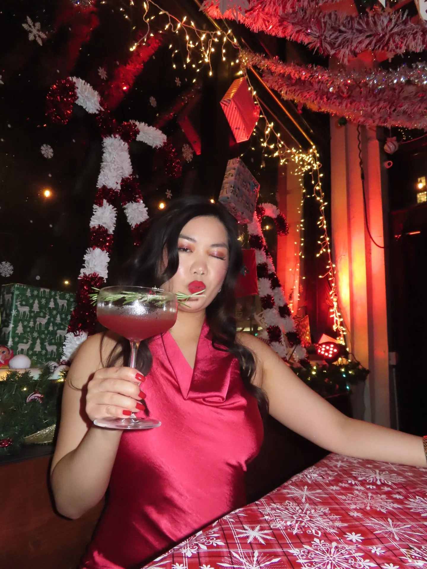 Feels like Christmas time 🎄 @theelfbarglobal 
.
.
.
#christmasbar #elfbar #xoxo_tiana_xoxo