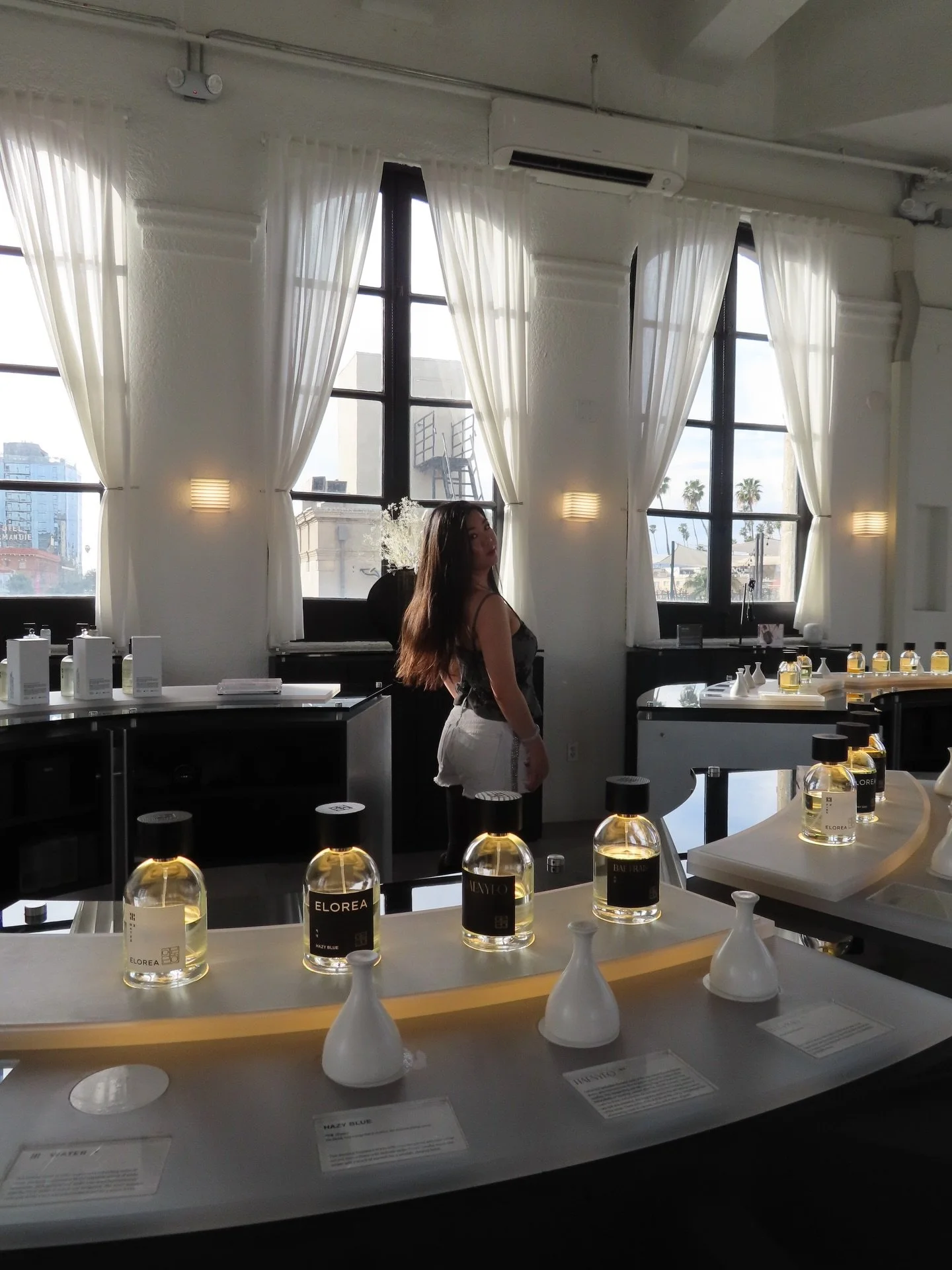 Olfactory oasis w/ @elorea 🖤
.
.
.
.
#finefragrances #fragrancereview #elorea #xoxo_tiana_xoxo #finefragrance