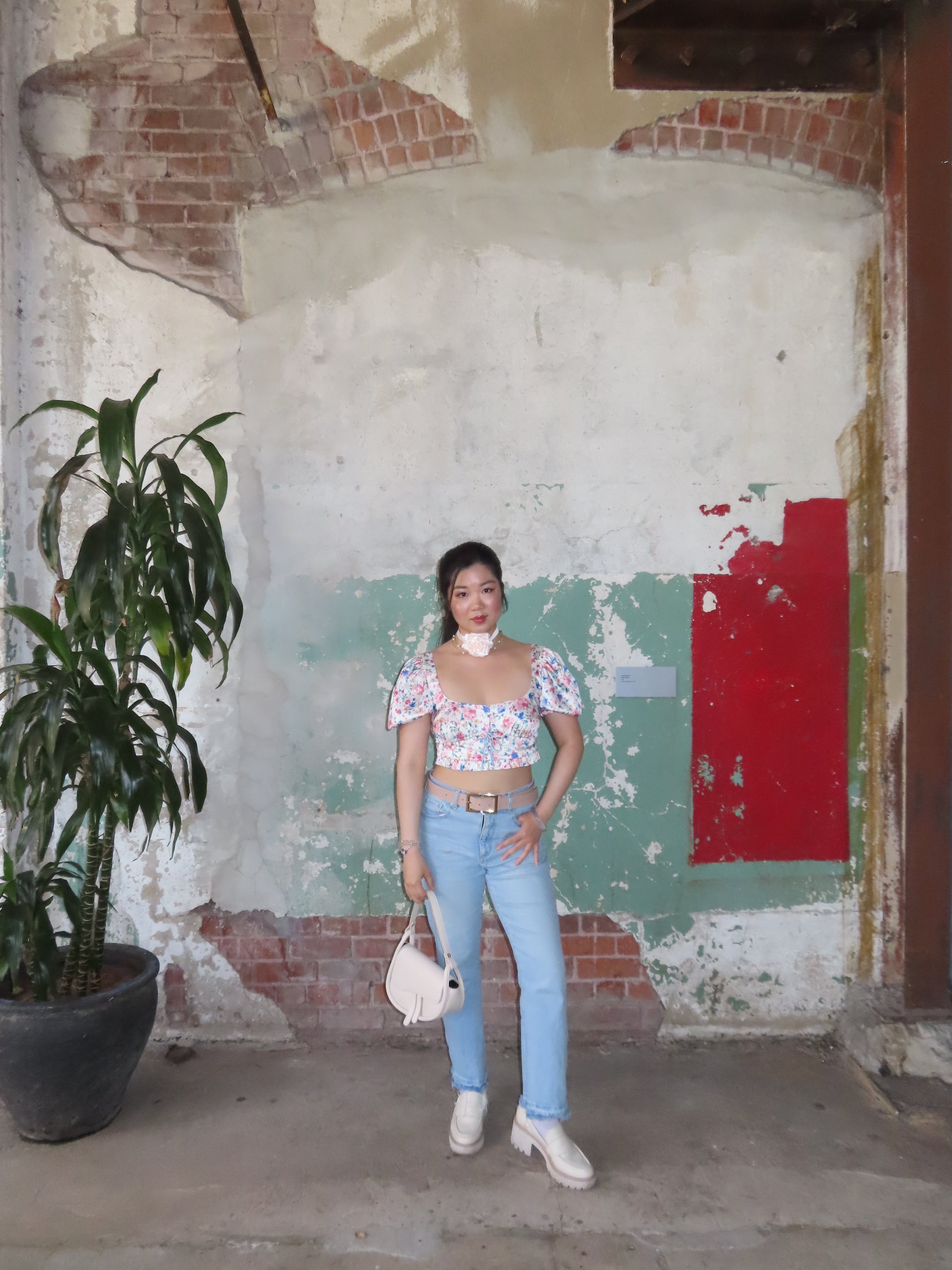 Being more whimsy 🌸
.
.
Top @forloveandlemons 
Jeans @loft 
Bag @vici 
Shoes @dolcevita 
.
.
#springoutfitideas #springootd #springoutfits #whimsy #girlyootd