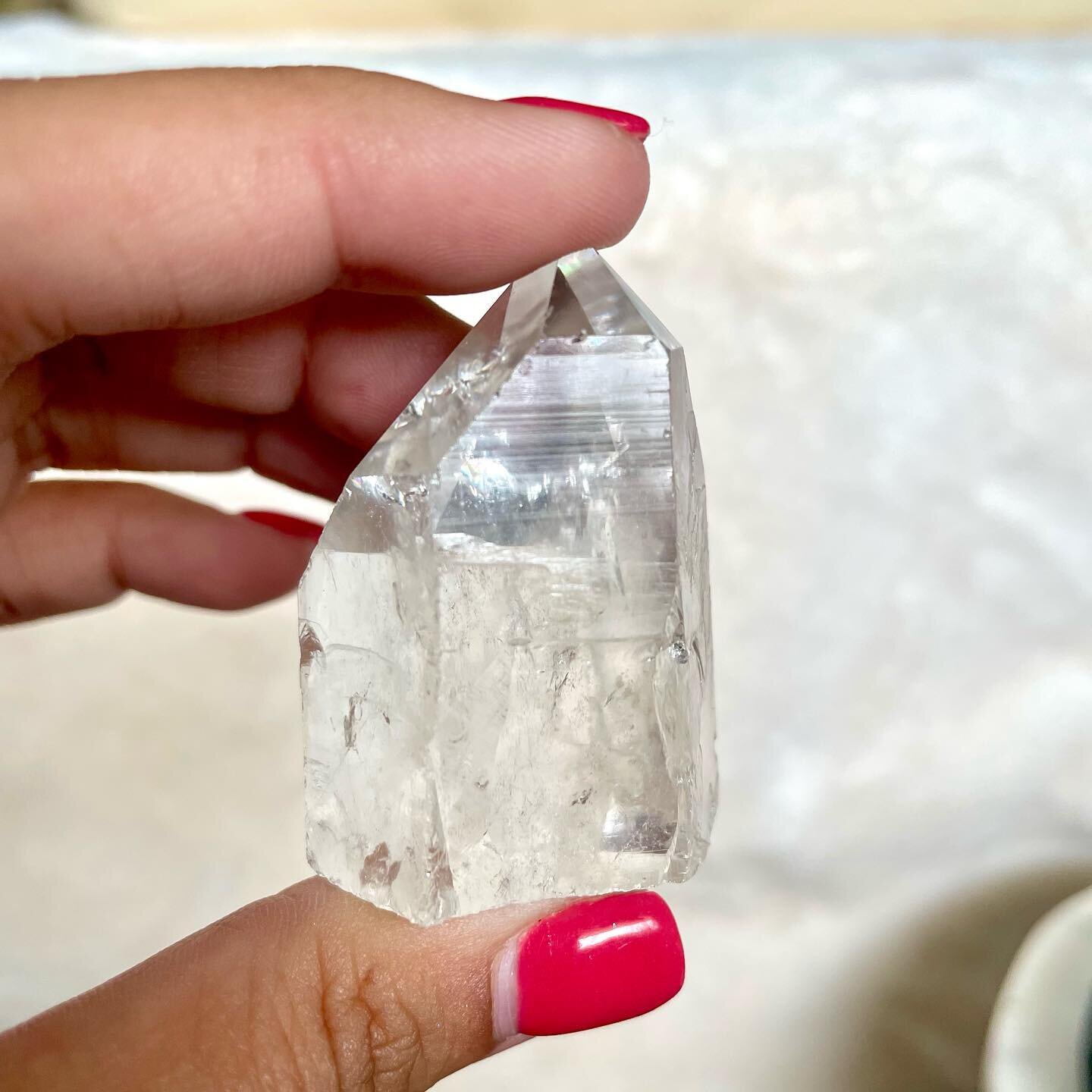 The Lemurian seed crystals are meant to give us a sense of unity, reminding us that we are all one consciousness. We are all beings of divine love. This is a reassurance to show us that we're all connected. Lemurian Seed Crystals help with loneliness