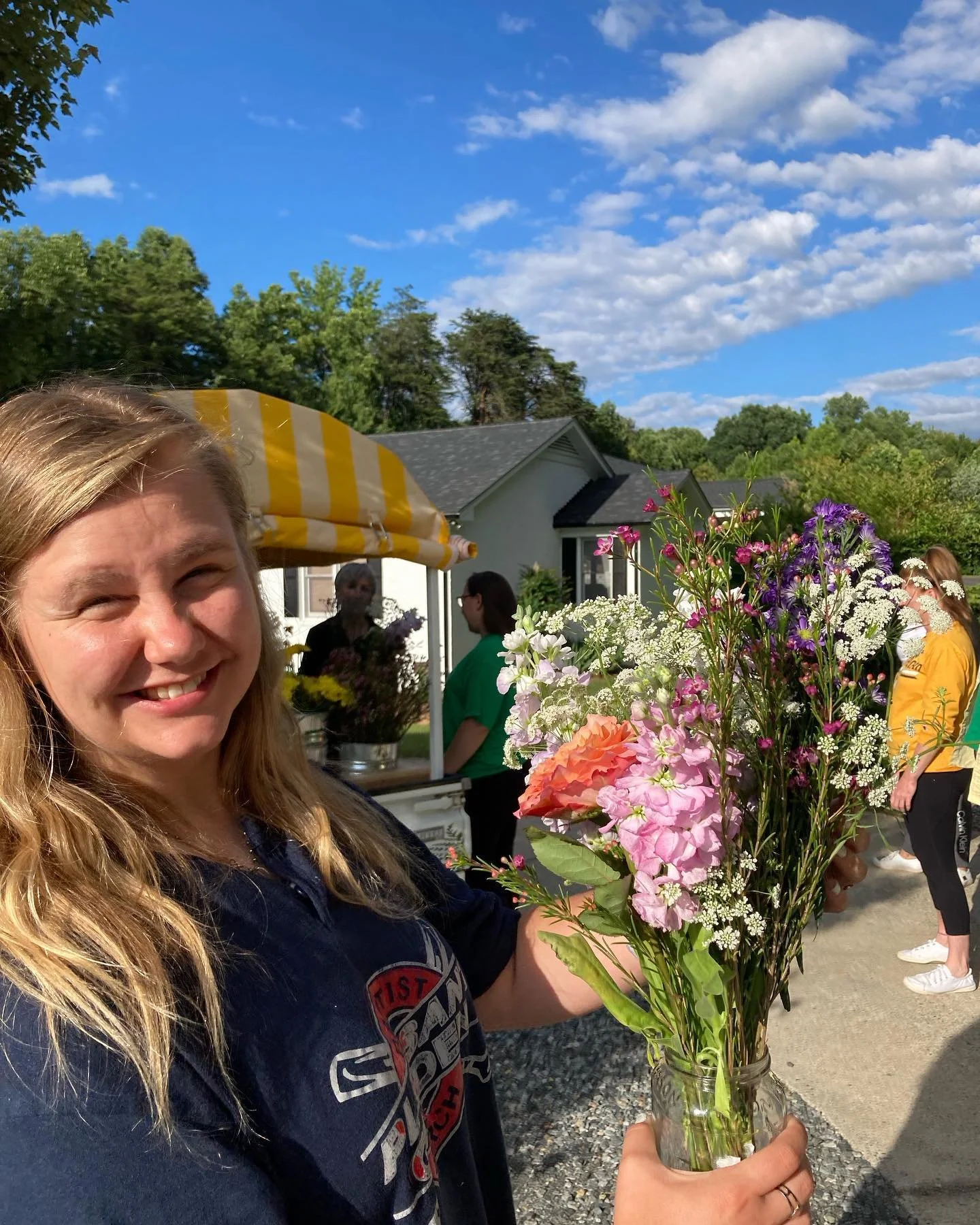 Tonight The Myrtle Cottage Flower Truck spent time with the ladies of @hannahshaventc spreading joy and love!