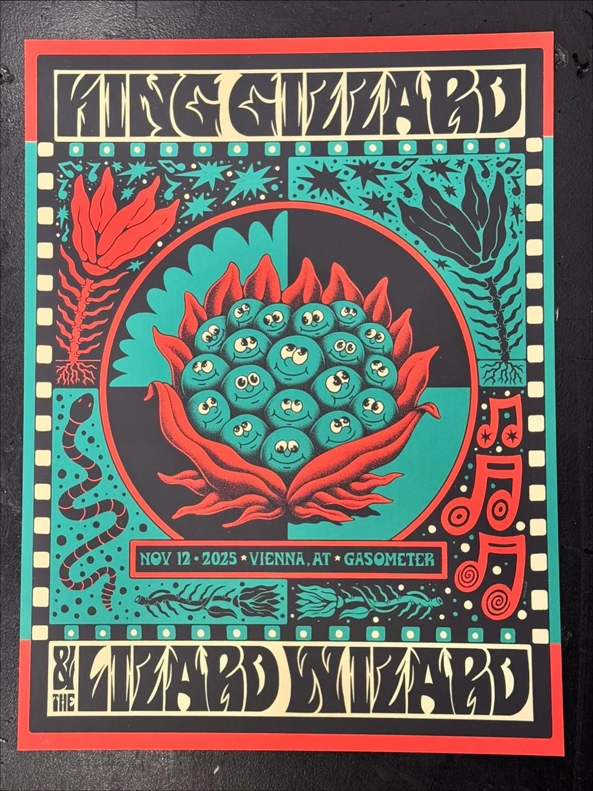 VIENNA!! That&rsquo;s a wrap on this run! Thank you for the love and all the sweet messages. I feel like one of the little dudes wrapped up inside this plant right now. Okay that&rsquo;s enough Instagram for a while. Love yas xox
.
.
.
📸 @maclayheri