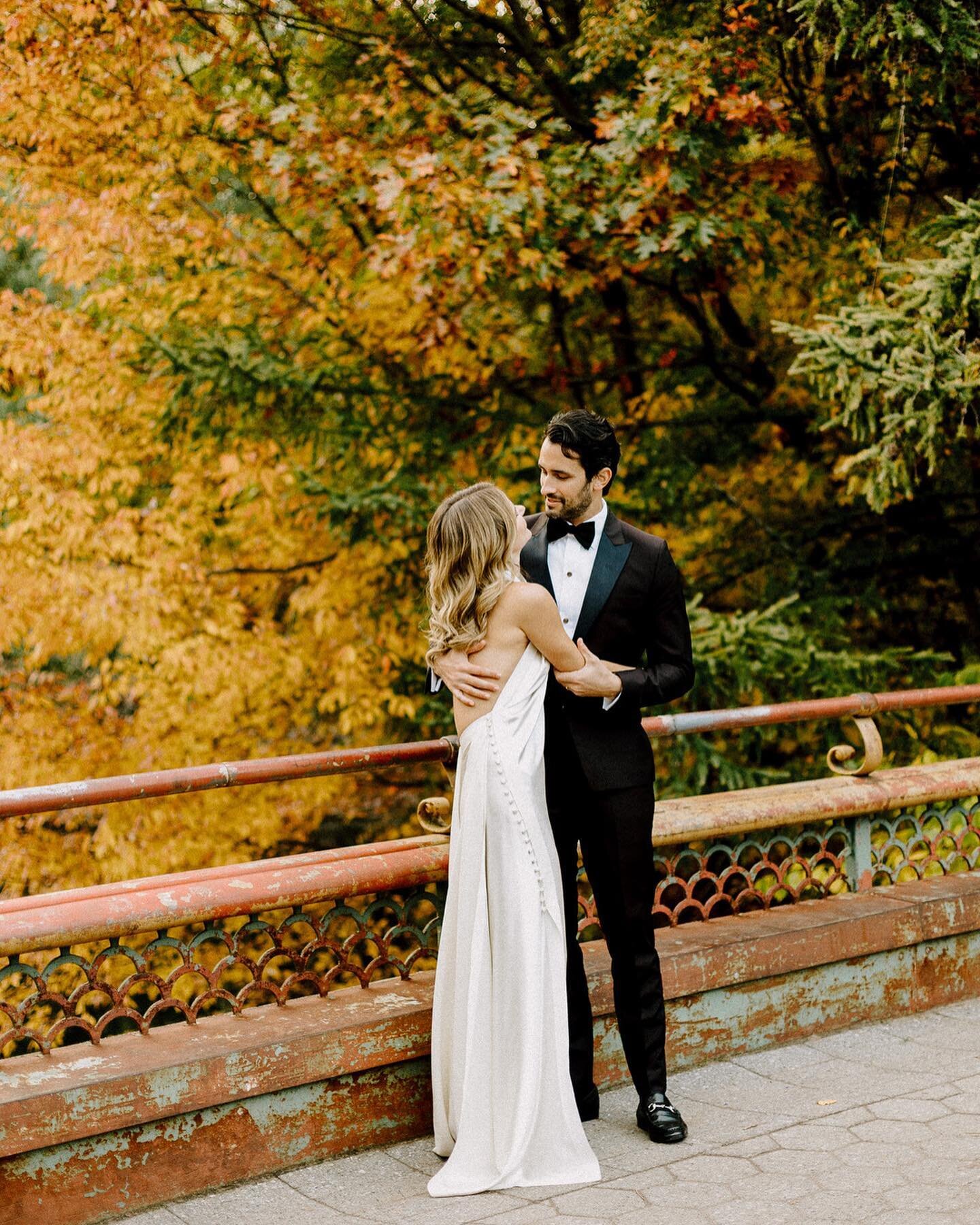 pro tip for couples who are camera shy: go for a walk while you're taking your portraits, and let your photographer work their candid magic! you don't need to have model-level posing skills to get the sweetest couple photos on your wedding day.
.
.
.