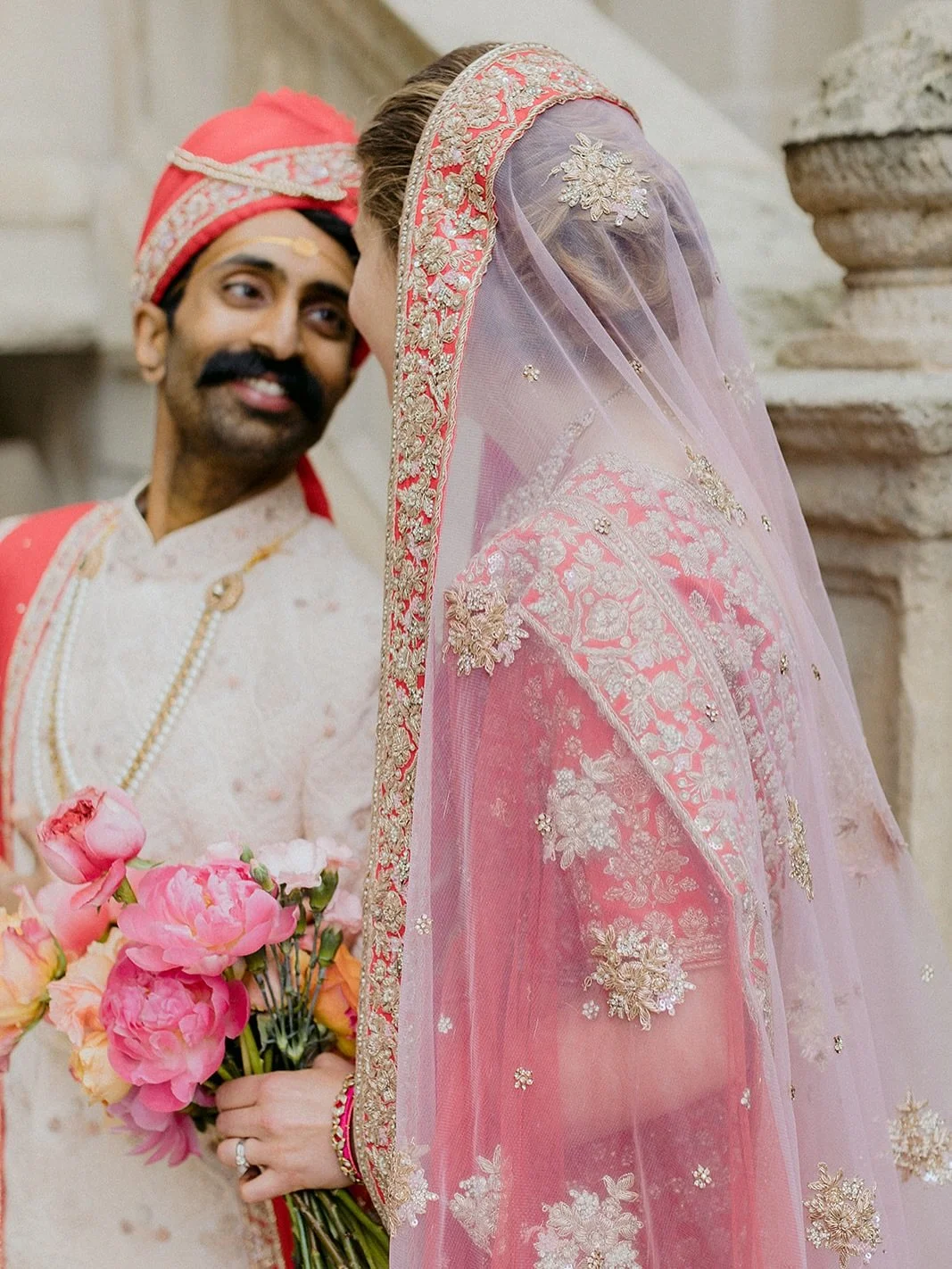 you CAN fuse both cultures on your wedding day, and that&rsquo;s why we are huge advocates of modern multicultural weddings. here are a few simple ways:⁠
⁠
-multiple outfit changes⁠ to honor both cultures⁠ ⁠
- a cocktail hour⁠ with food &amp; drink⁠ 