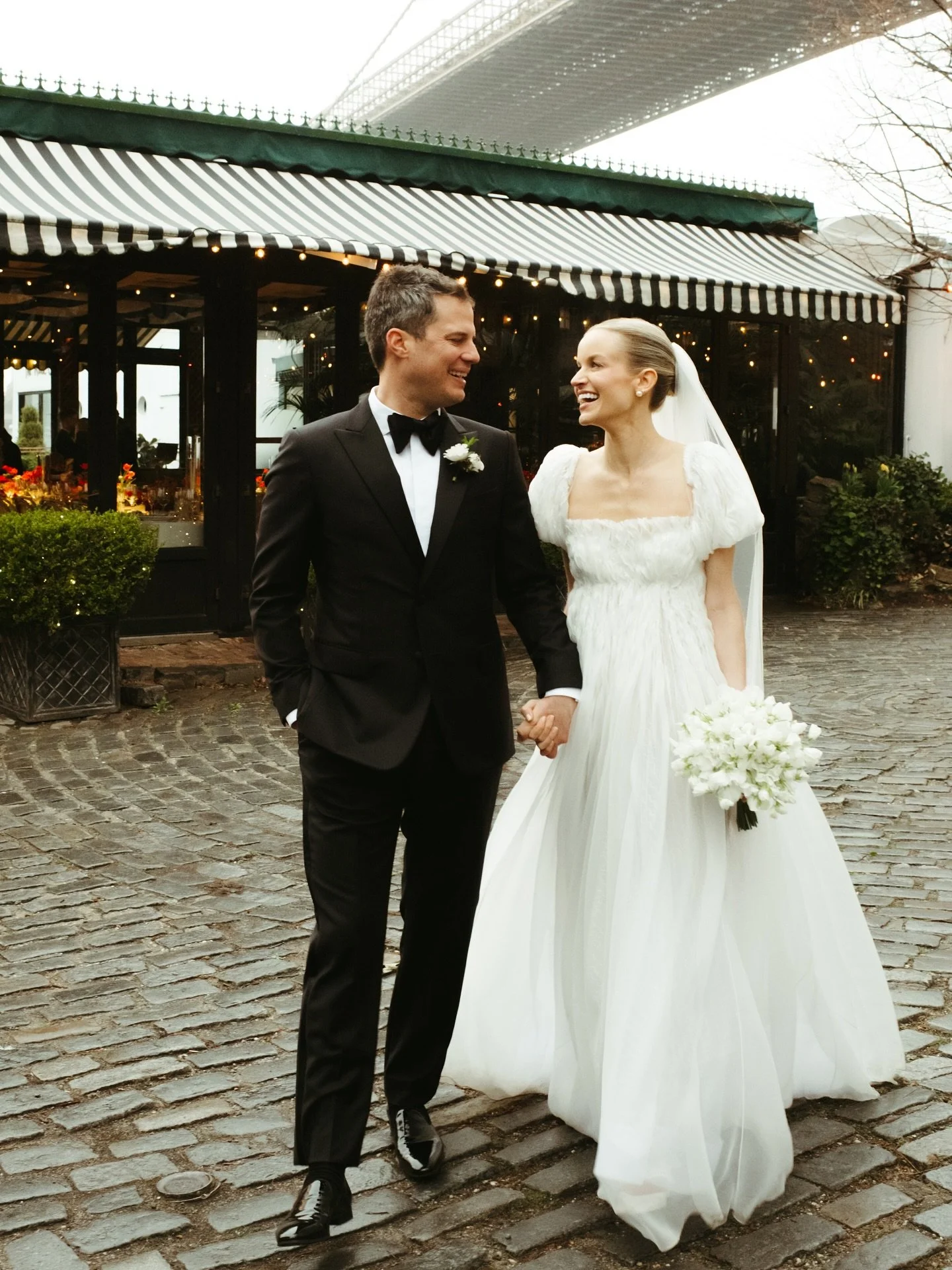 a romantic, &ldquo;old-Hollywood&rdquo;- inspired dinner party told in bold hues of red at @therivercafe&mdash; live on the blog. 💌 forever in love with this wedding day celebrating K&amp;M!

📋 @blb_events 
📸@emilymeingphoto⁠
🌹 @ahna__han⁠
📍 @th