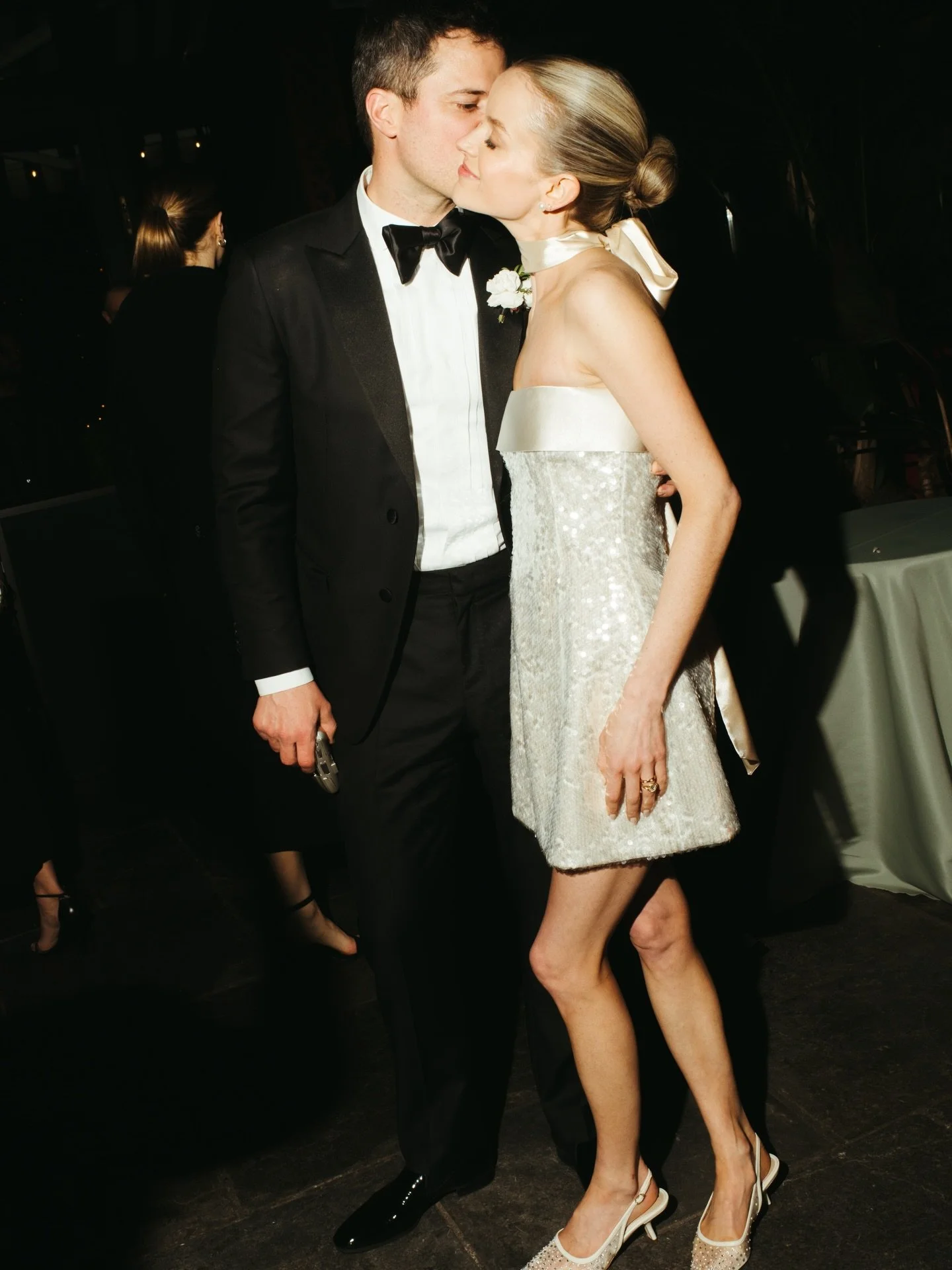 an after party at @parcellwine serving all the NYE vibes. 💋🥂⁠
⁠
📋 @blb_events⁠
📸 @emilymeingphoto⁠
🌹 @ahna__han⁠
📍 @therivercafe⁠
💋 @willowhouse.beauty⁠
🎶 @iamalexedge⁠
🍰 @asimplecake_nyc⁠
🪩 @parcellewine⁠
👗 @daniellefrankelstudio @daniell