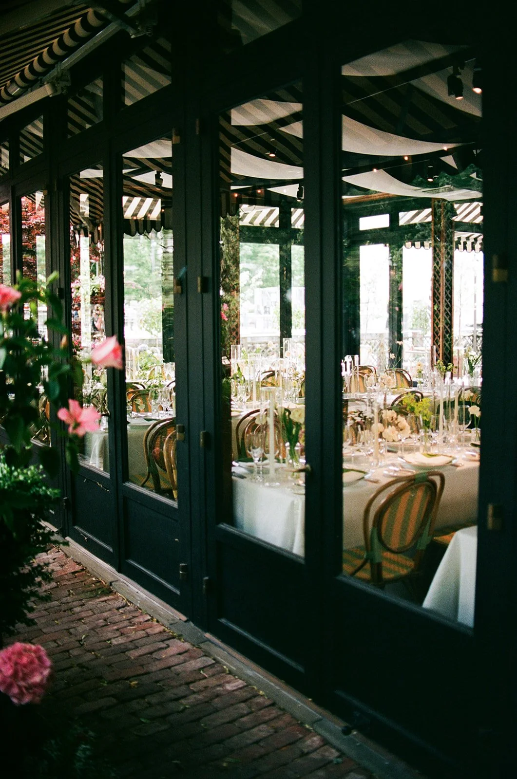 Intimate New York Wedding at The River Café in BrooklynIntimate New York Wedding at The River Café in Brooklyn