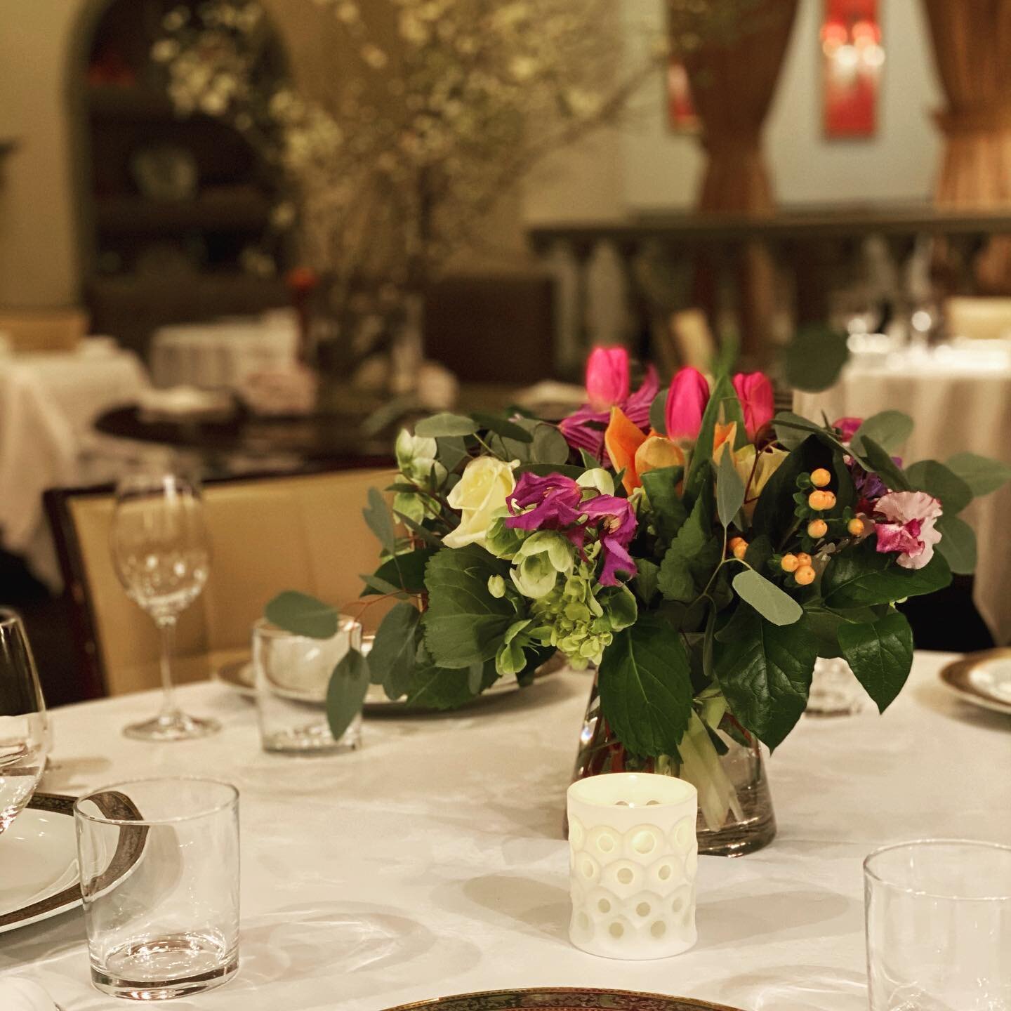 It&rsquo;s celebration season! 

Book your reservations now to celebrate Mother&rsquo;s Day weekend, Father&rsquo;s Day weekend, graduations, communions, confirmations and all of your other Spring celebrations. 💐