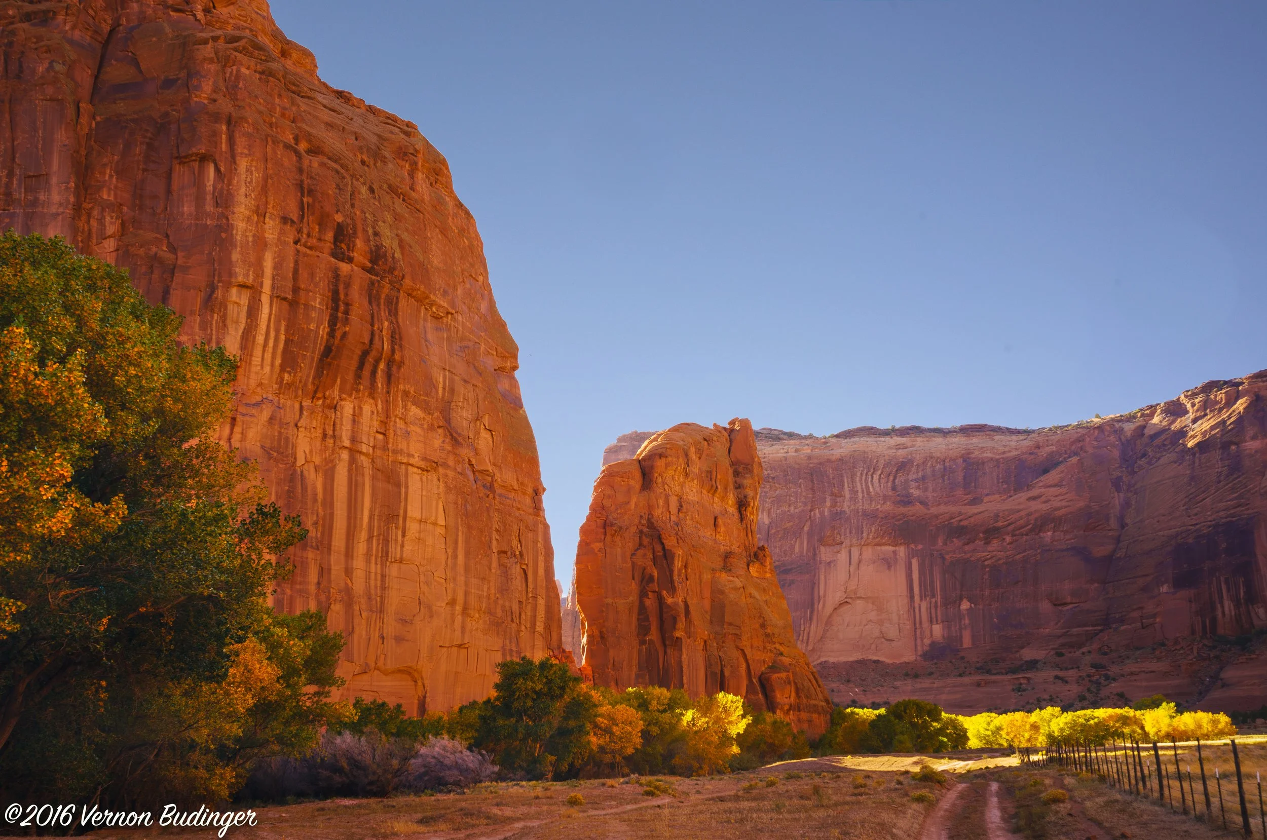 Canyon de Chelly - Light fall-.jpg