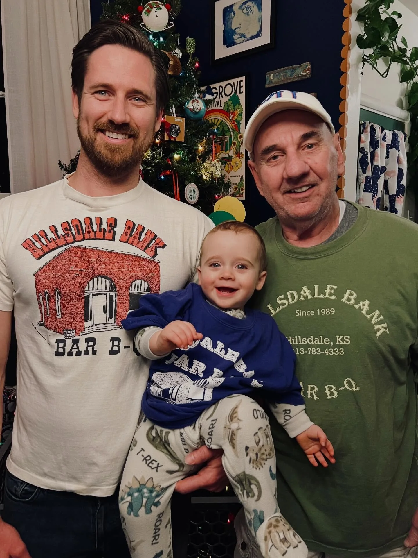 Happy Holidays and Merry Christmas from 3 generations of Hillsdale Bank Bar BQ!❤️🎄 

#thesauce #hillsdalebankbarbq #bbqsauce #shoplocal #hillsdalekansas